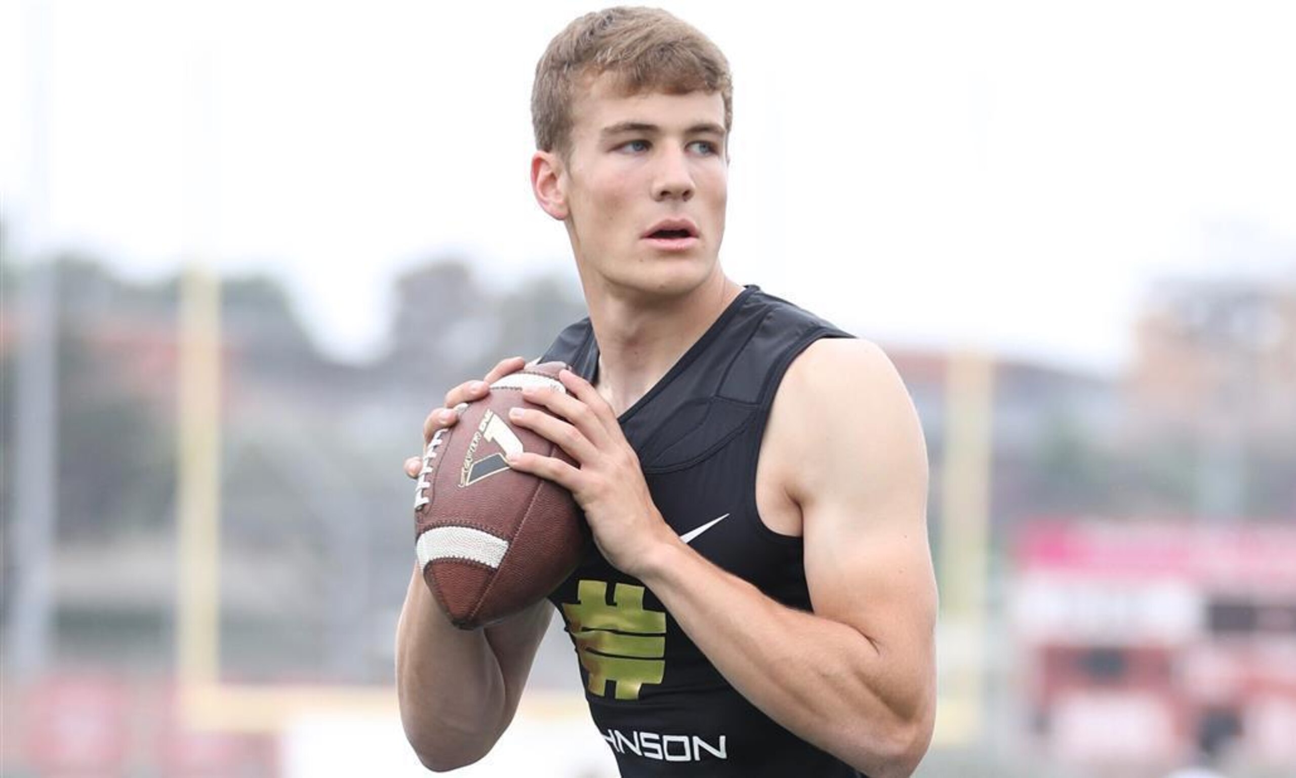 5-star QB Hunter Johnson