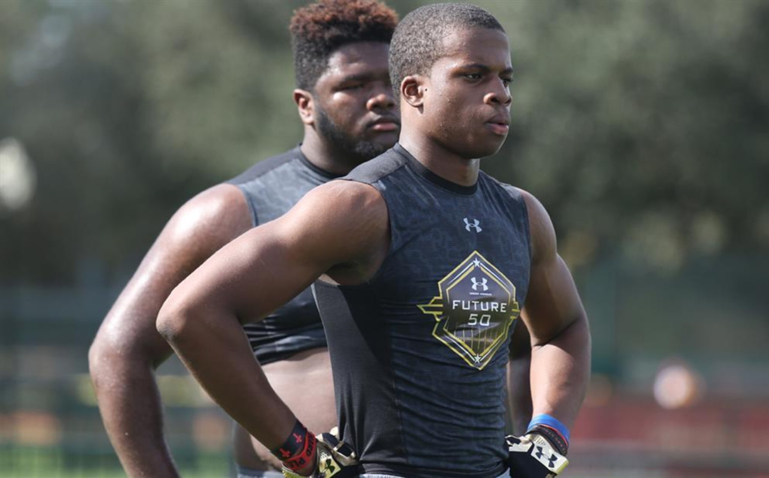 5-star DE Robert Beal