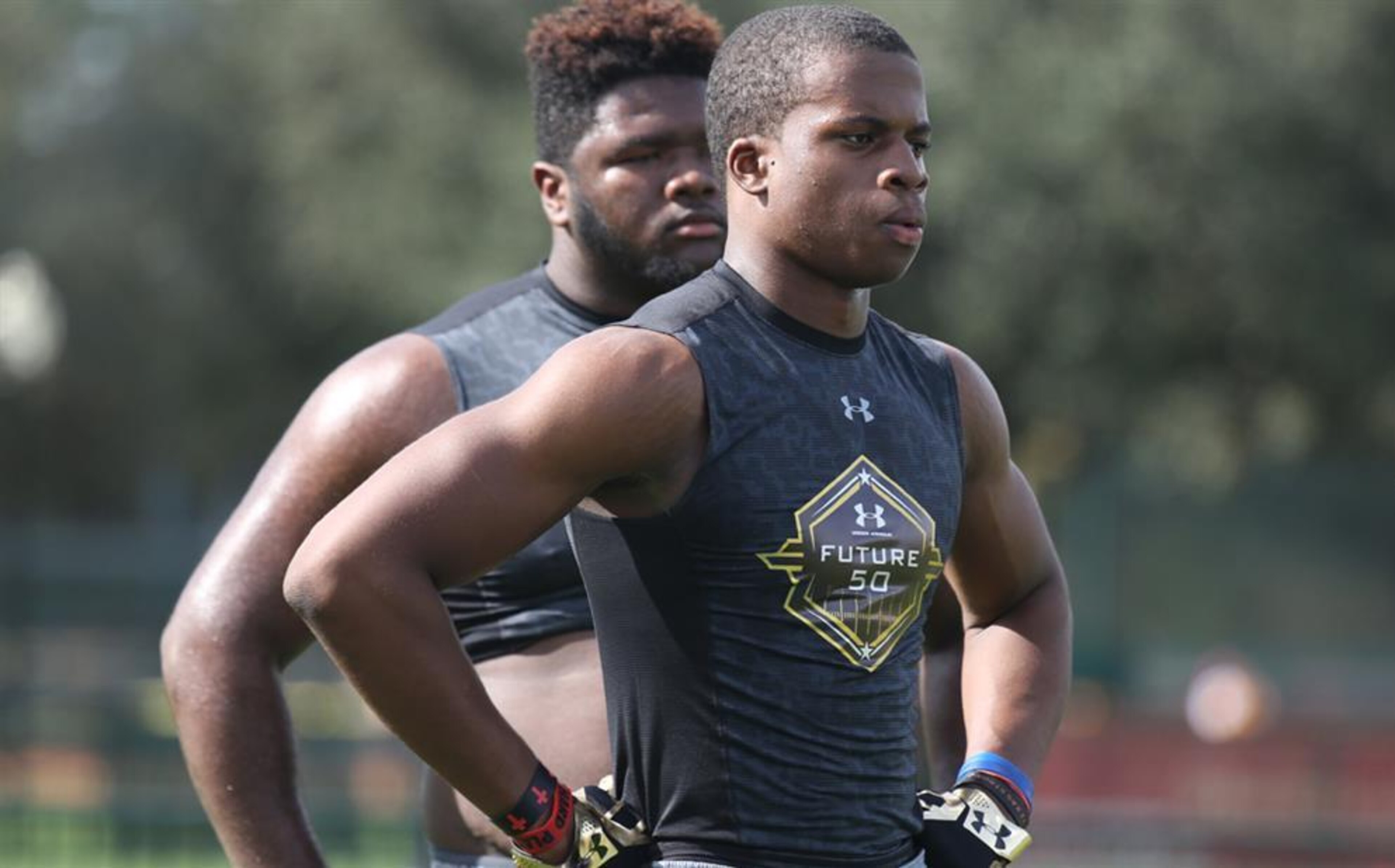 5-star DE Robert Beal