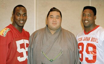 Derrick Thomas' final honor as a college player was Most Valuable Defensive Player of the 1989 Japan Bowl, a postseason all-star game.