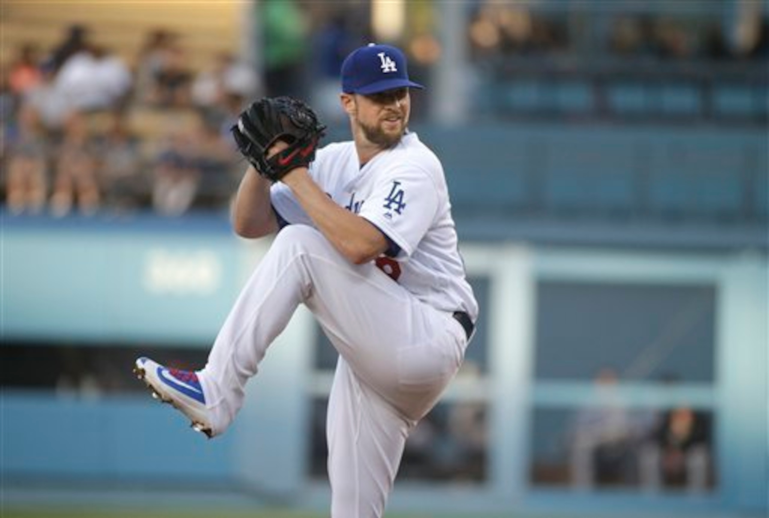 Bud Norris carried over his hot streak to the Los Angeles Dodgers, who acquired him from the Atlanta Braves last week.