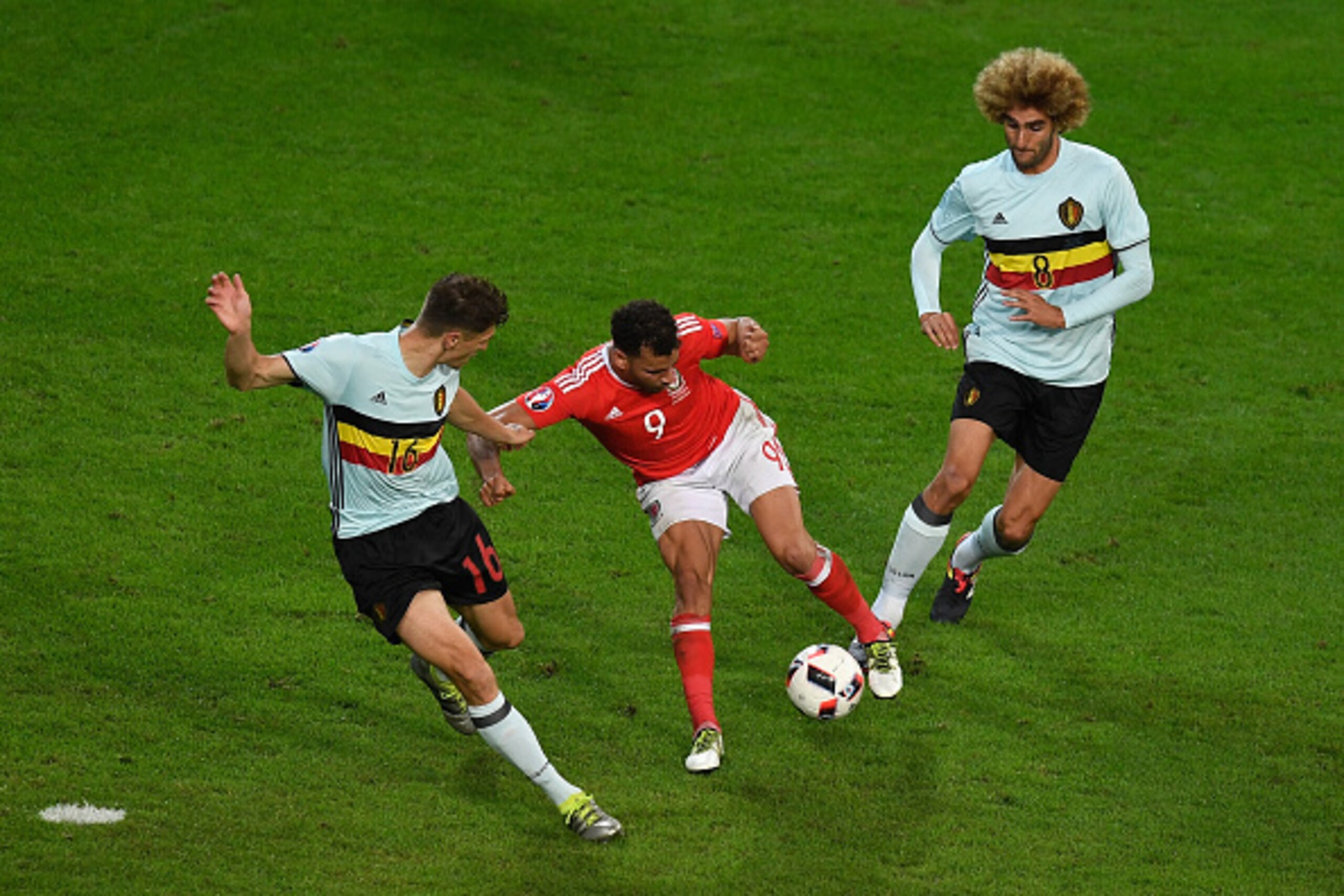 LILLE, FRANCE - JULY 01: Hal Robson-Kanu of Wales turns Thomas Meunier and Marouane Fellaini of Belgium inside out as he scores his team'a 2nd goal during the UEFA EURO 2016 quarter final match between Wales and Belgium at Stade Pierre-Mauroy on July 1, LILLE, FRANCE - JULY 01: Hal Robson-Kanu of Wales turns Thomas Meunier and Marouane Fellaini of Belgium inside out as he scores his team'a 2nd goal during the UEFA EURO 2016 quarter final match between Wales and Belgium at Stade Pierre-Mauroy on July 1,