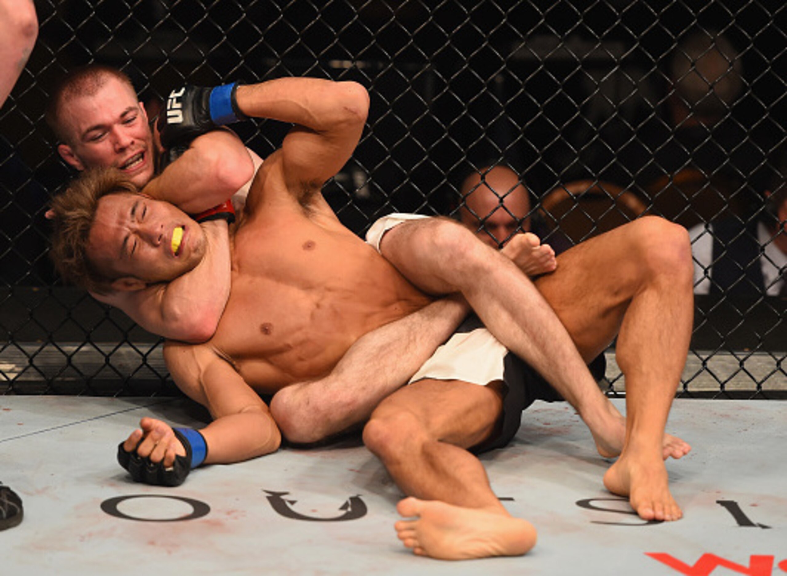 Michael McDonald chokes Masanori Kanehara.