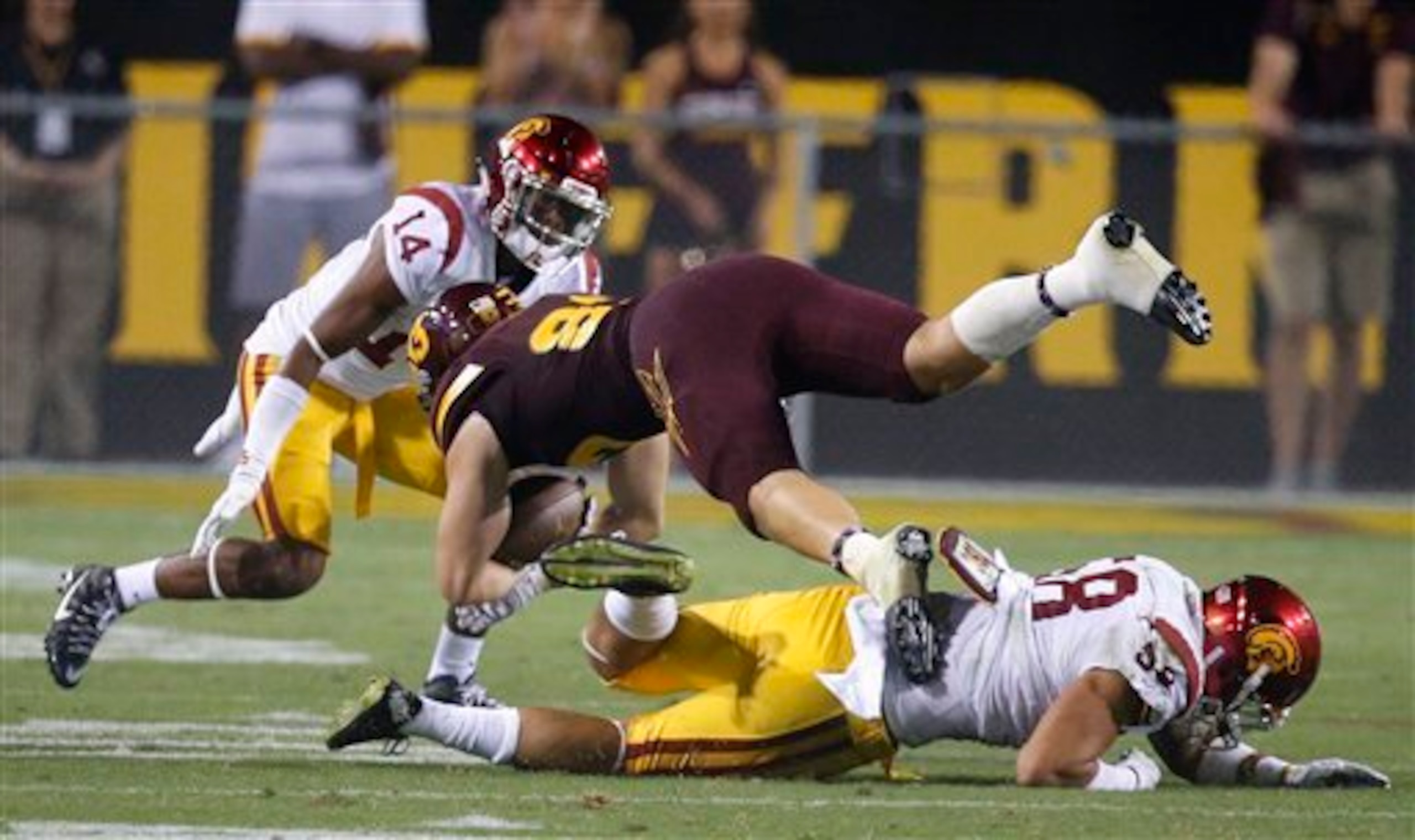 Osa Masina and a young Southern California defense are ready to prove themselves this fall. Osa Masina and a young Southern California defense are ready to prove themselves this fall.