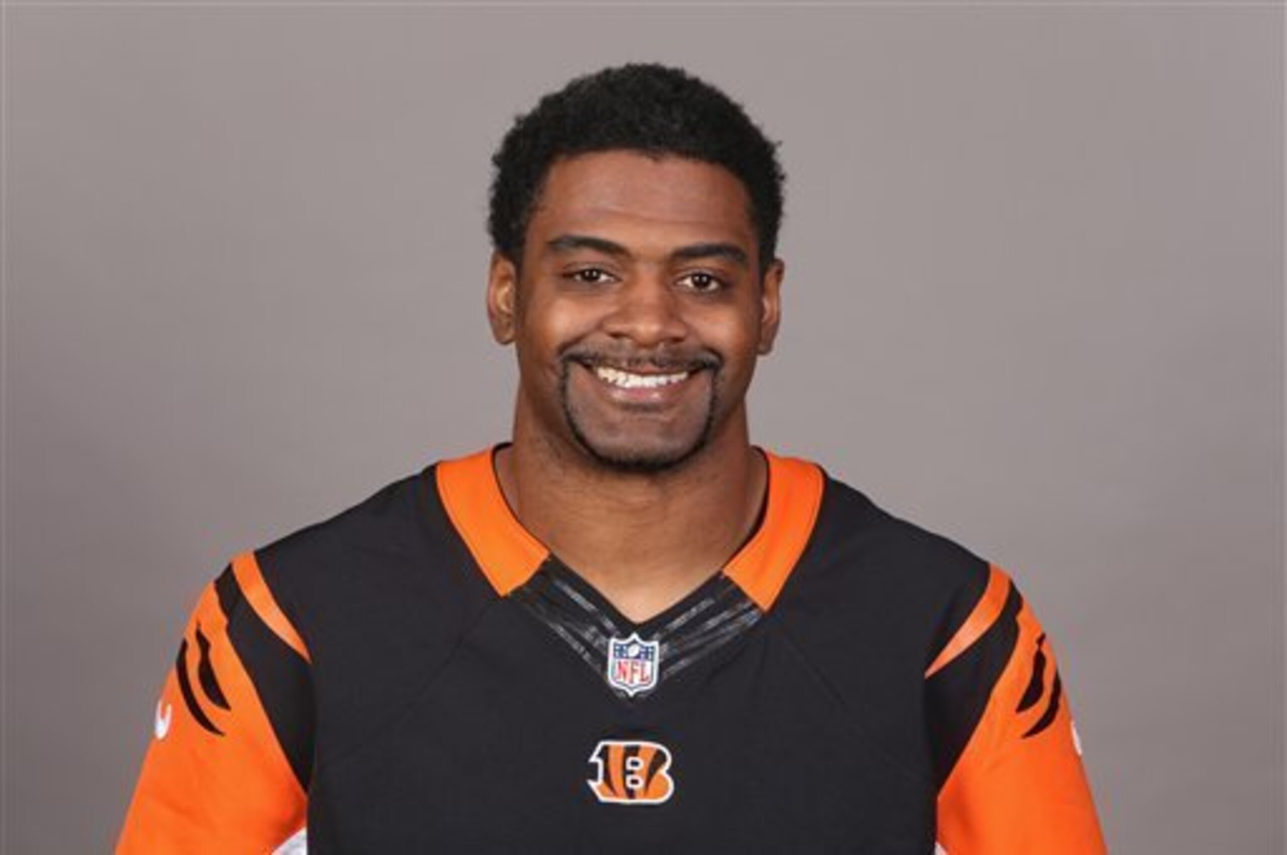 Karlos Dansby joins the Bengals after two seasons with the rival Browns.