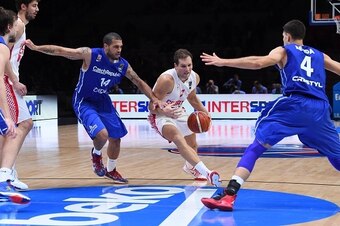 Bojan Bogdanovic driving for Croatia.