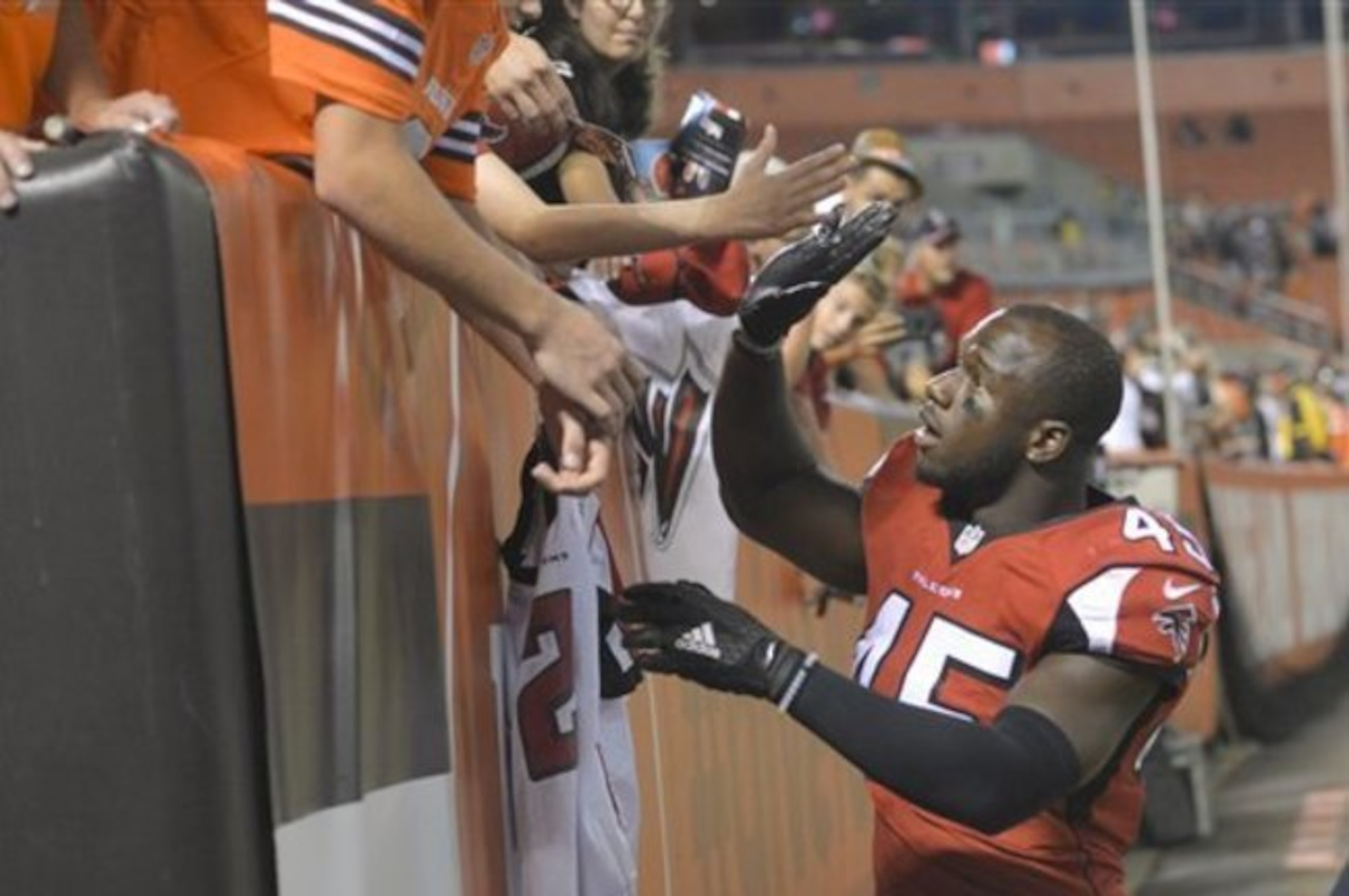 Falcons LB Deion Jones