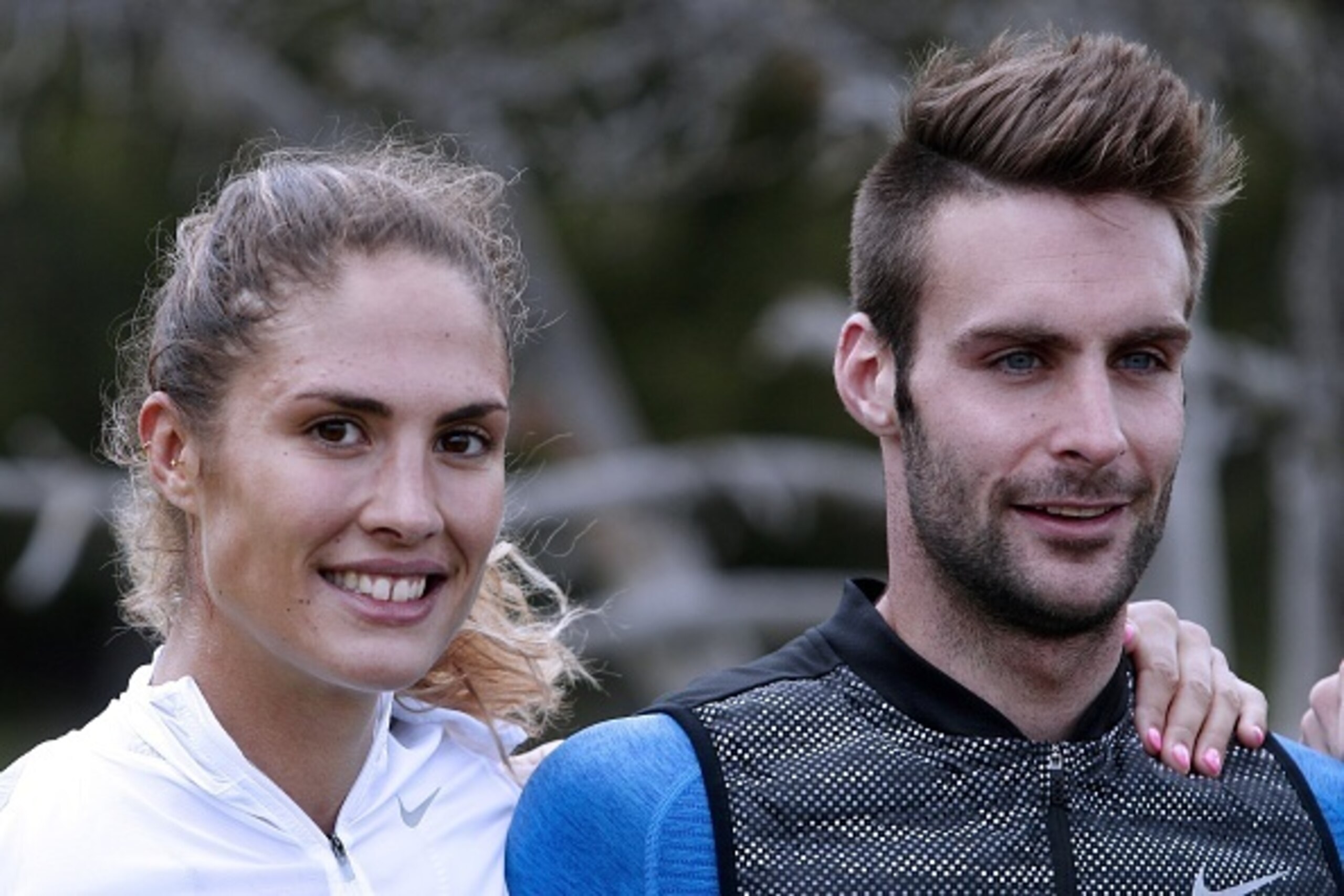 Elodie Clouvel and Valentin Belaud (R), respectively world vice-champion and world champion in modern pentathlon, pose during a training session of the French team in Font-Romeu, on June 14, 2016 ahead of the Rio Olympics.
/ AFP / RAYMOND ROIG Elodie Clouvel and Valentin Belaud (R), respectively world vice-champion and world champion in modern pentathlon, pose during a training session of the French team in Font-Romeu, on June 14, 2016 ahead of the Rio Olympics.
/ AFP / RAYMOND ROIG