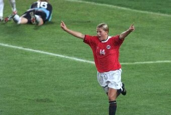 Norway won gold in 2000.