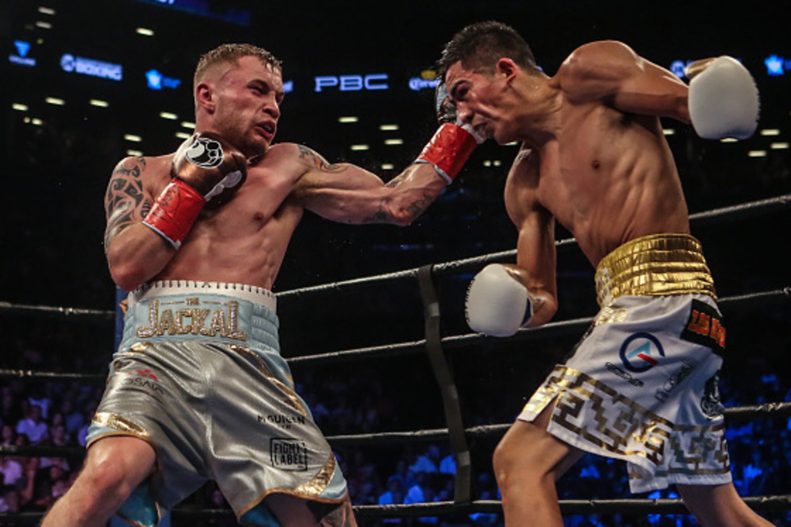 Carl Frampton became a two-weight world champion with victory over Leo Santa Cruz.