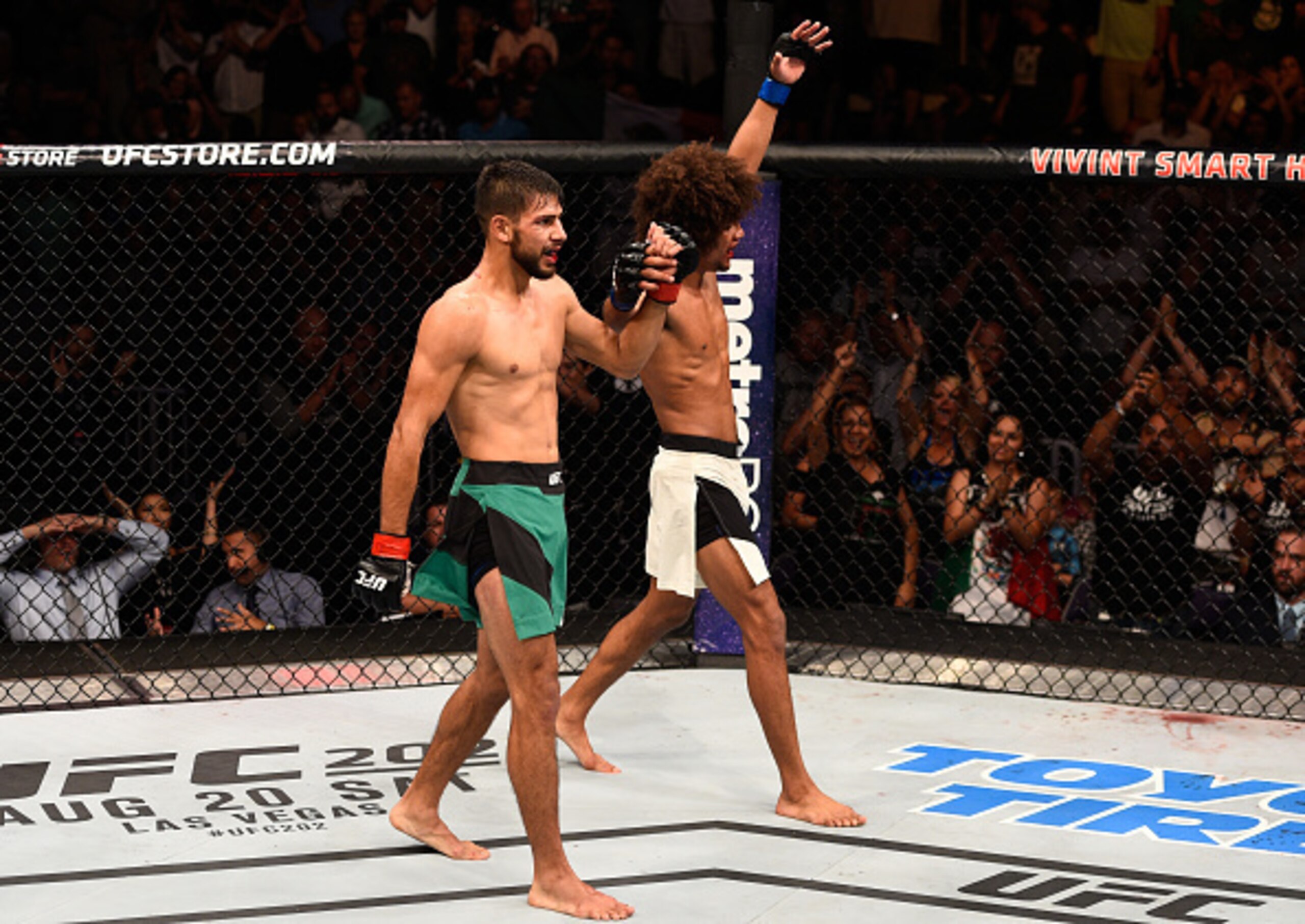 Yair Rodriguez (left) and Alex Caceres
