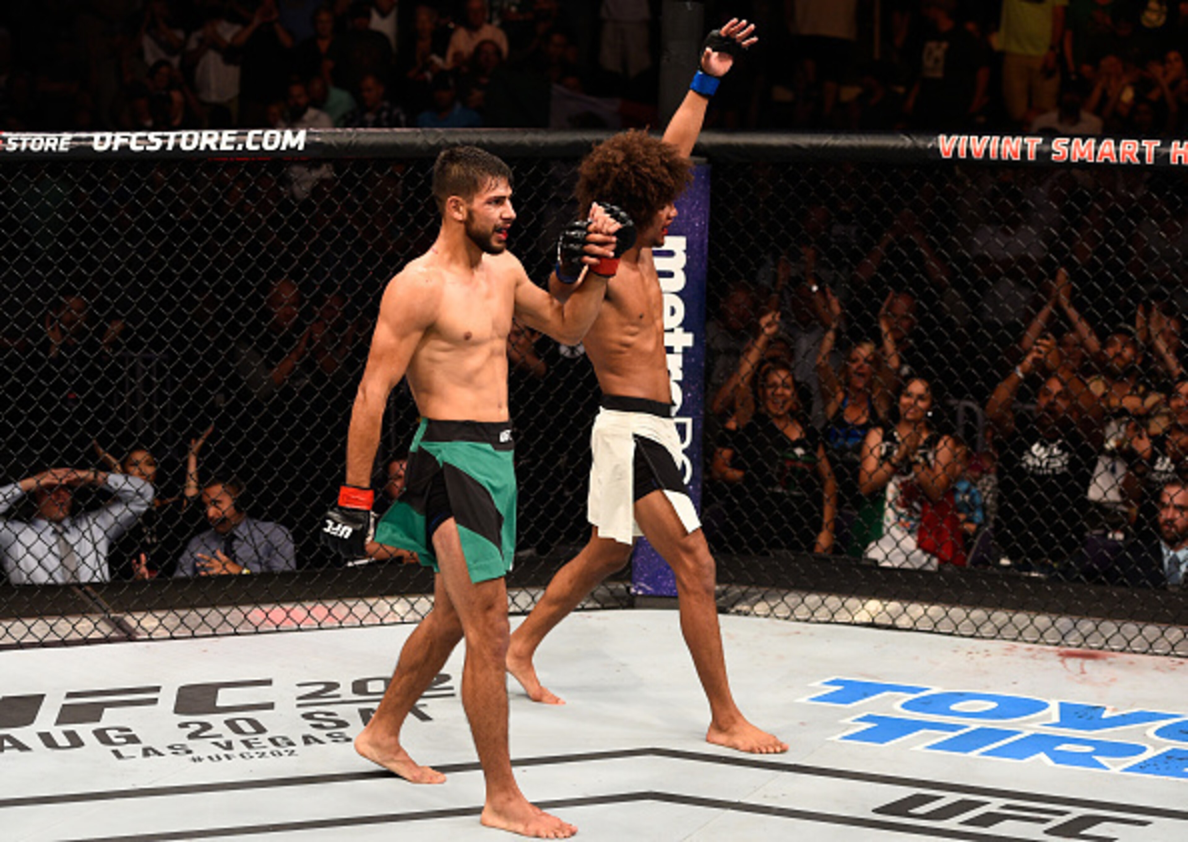 Yair Rodriguez (left) and Alex Caceres