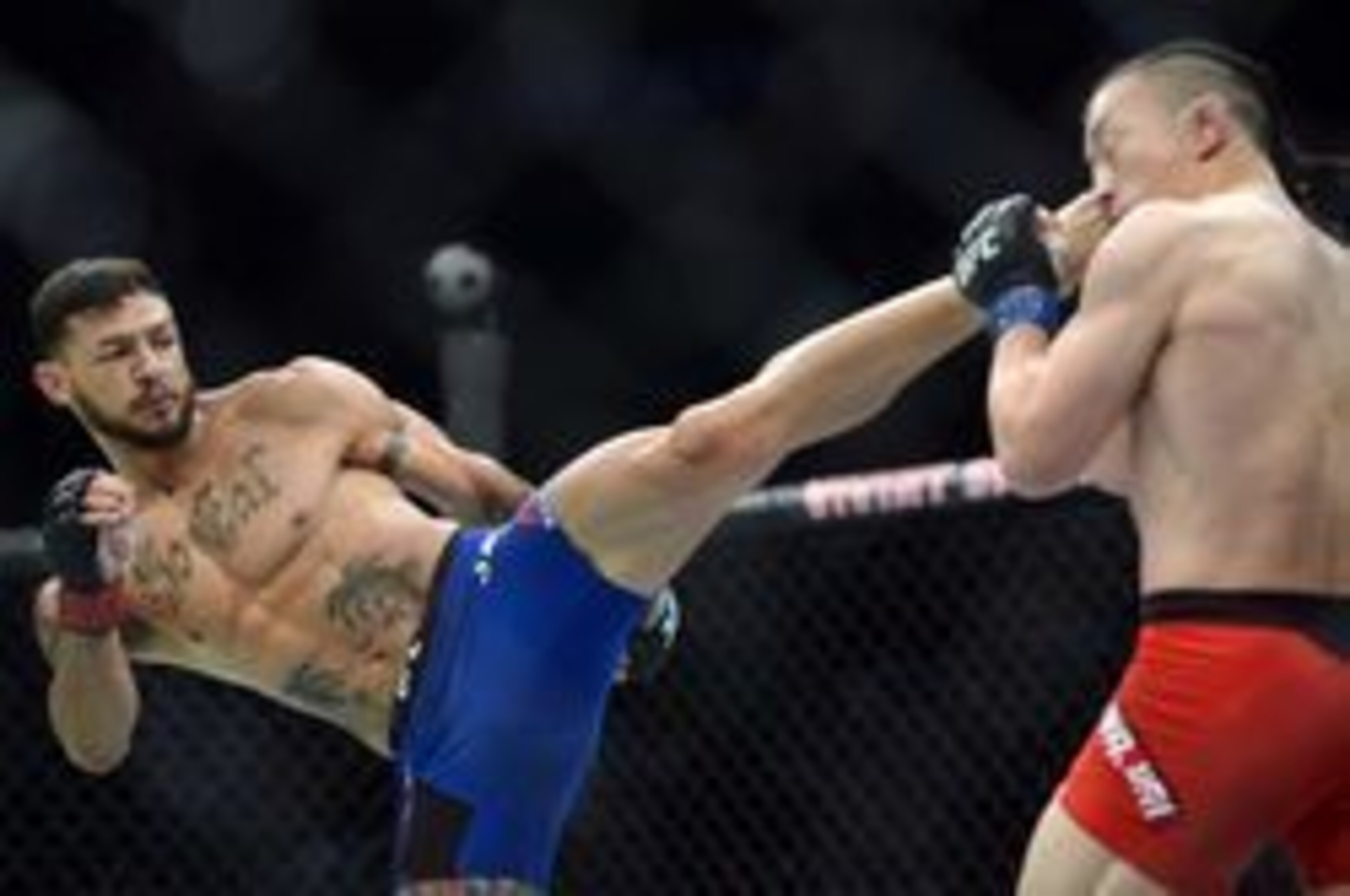 Cub Swanson (left) defeated Tatsuya Kawajiri on the undercard.