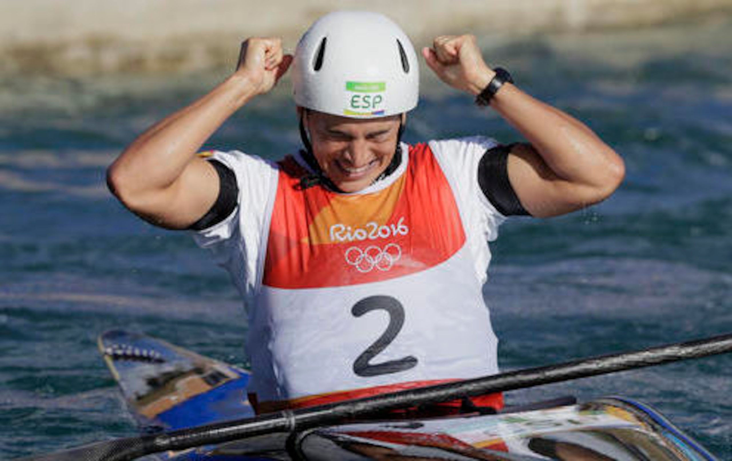 Maialen Chourraut celebrates her gold.