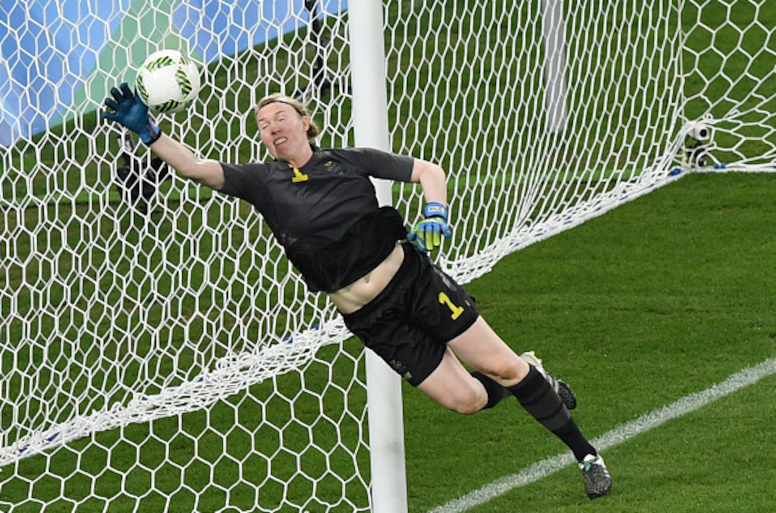 Lindahl makes another fantastic save