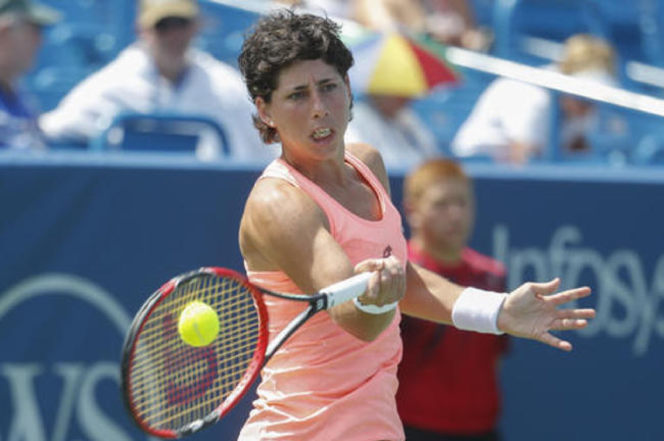 Carla Suarez Navarro hits a forehand during a match at the 2016 Western and Southern Open.