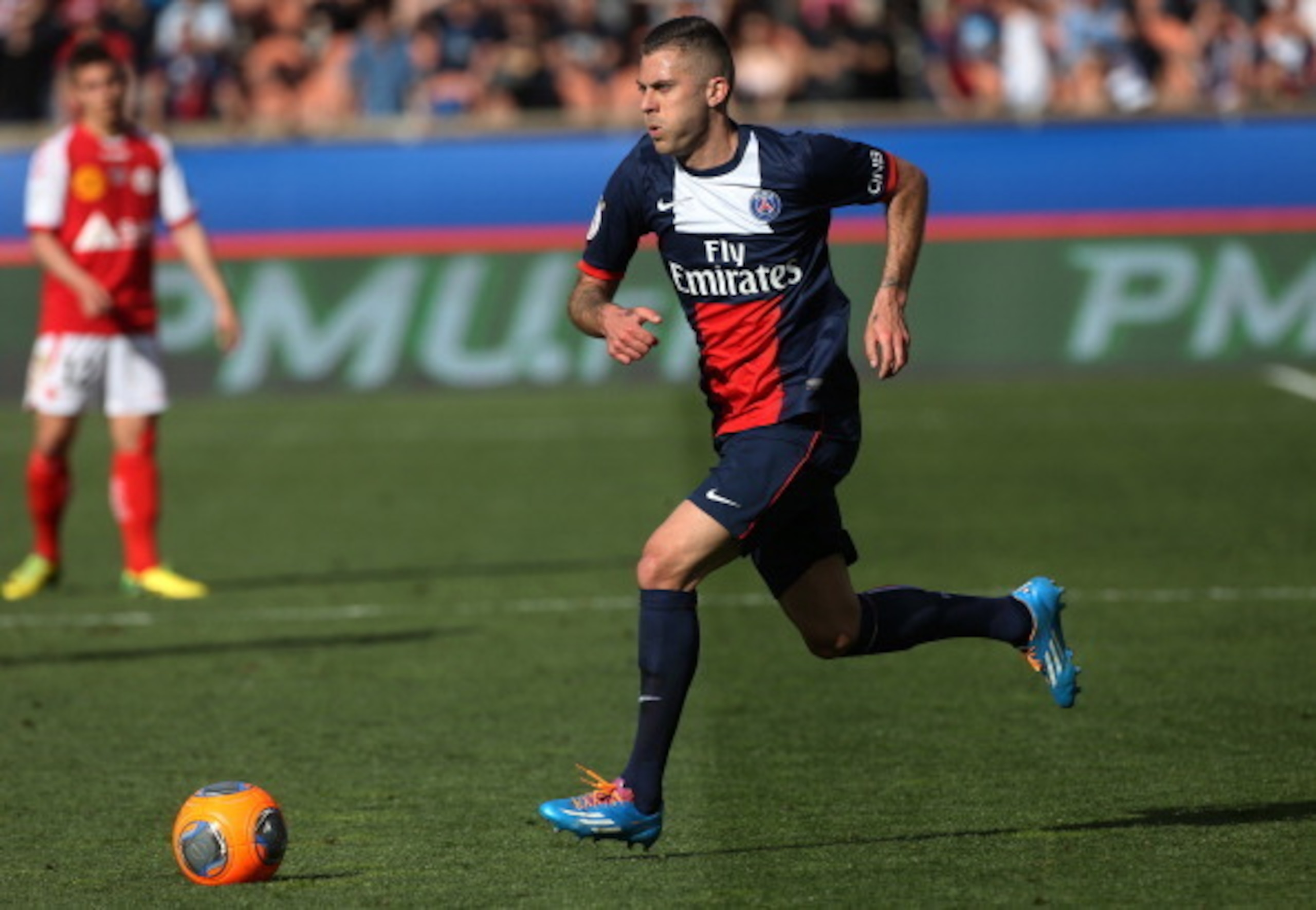Menez breaking down the wing against Reims.