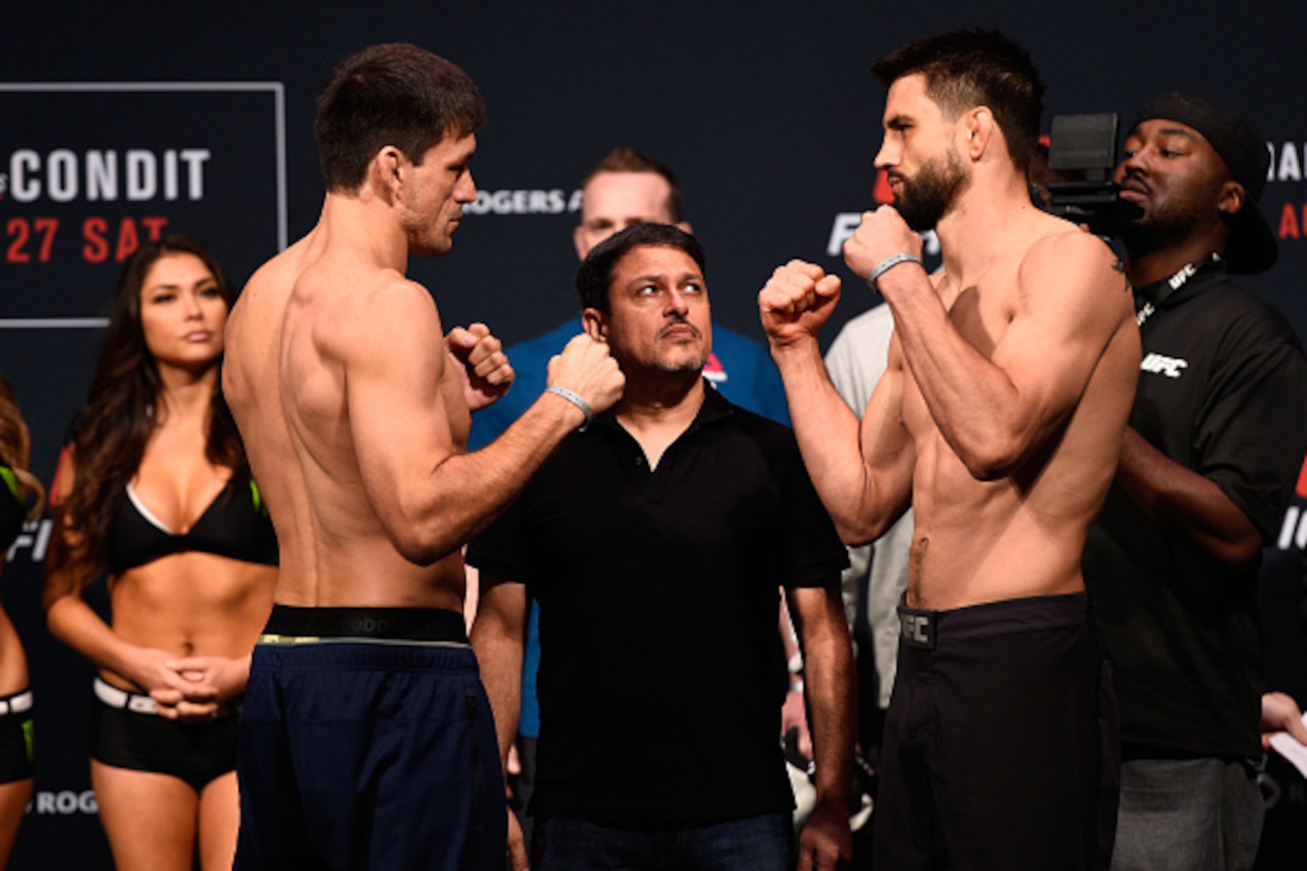 Demian Maia (left) and Carlos Condit squared off in the main event of UFC on Fox 21.