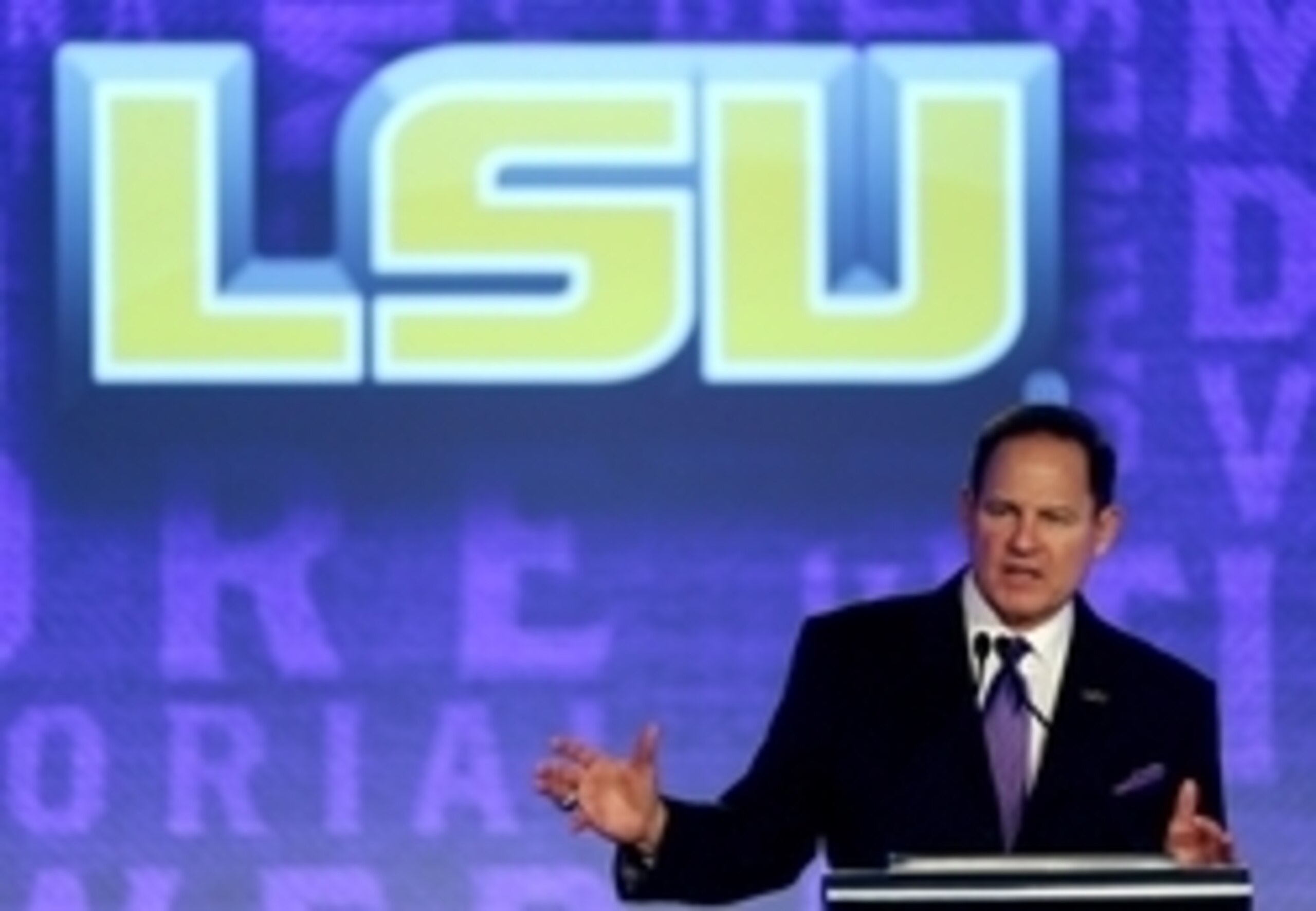 LSU head coach Les Miles LSU head coach Les Miles