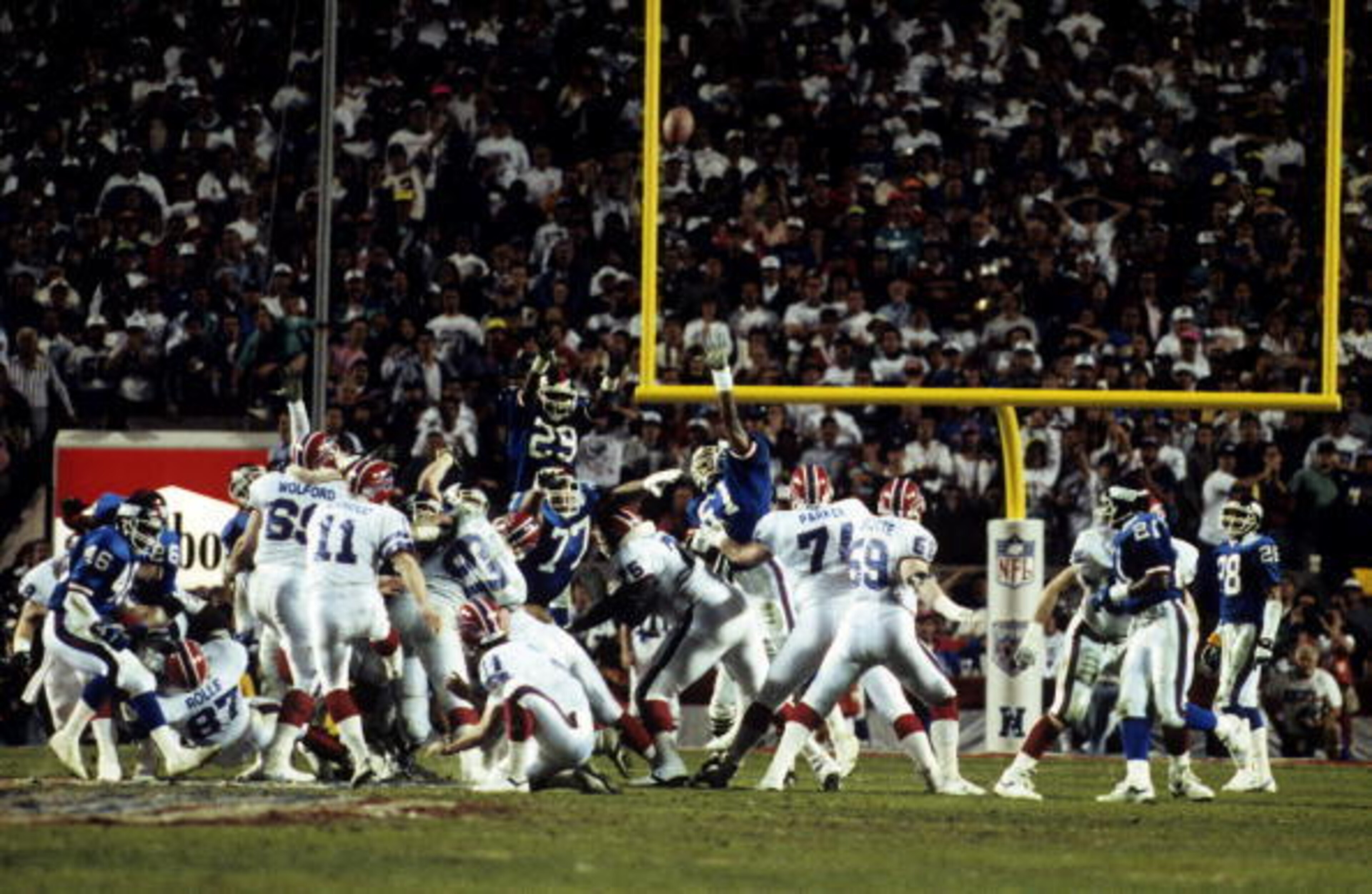 Buffalo Bills kicker Scott Norwood missed a potential game-winning field goal in Super Bowl XXV. Buffalo Bills kicker Scott Norwood missed a potential game-winning field goal in Super Bowl XXV.