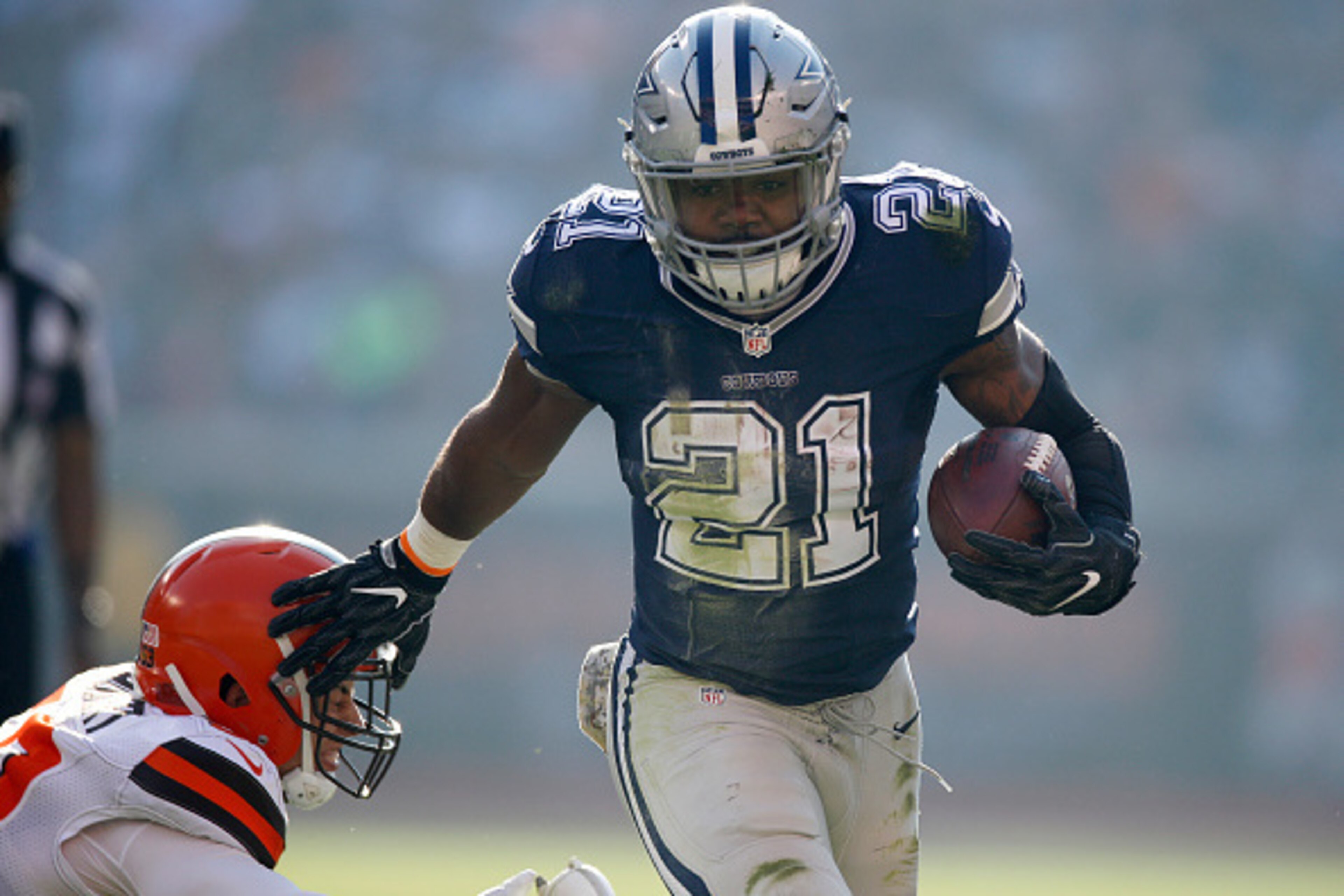 It should be another week of Ezekiel Elliott leaving his opponents in the dust.