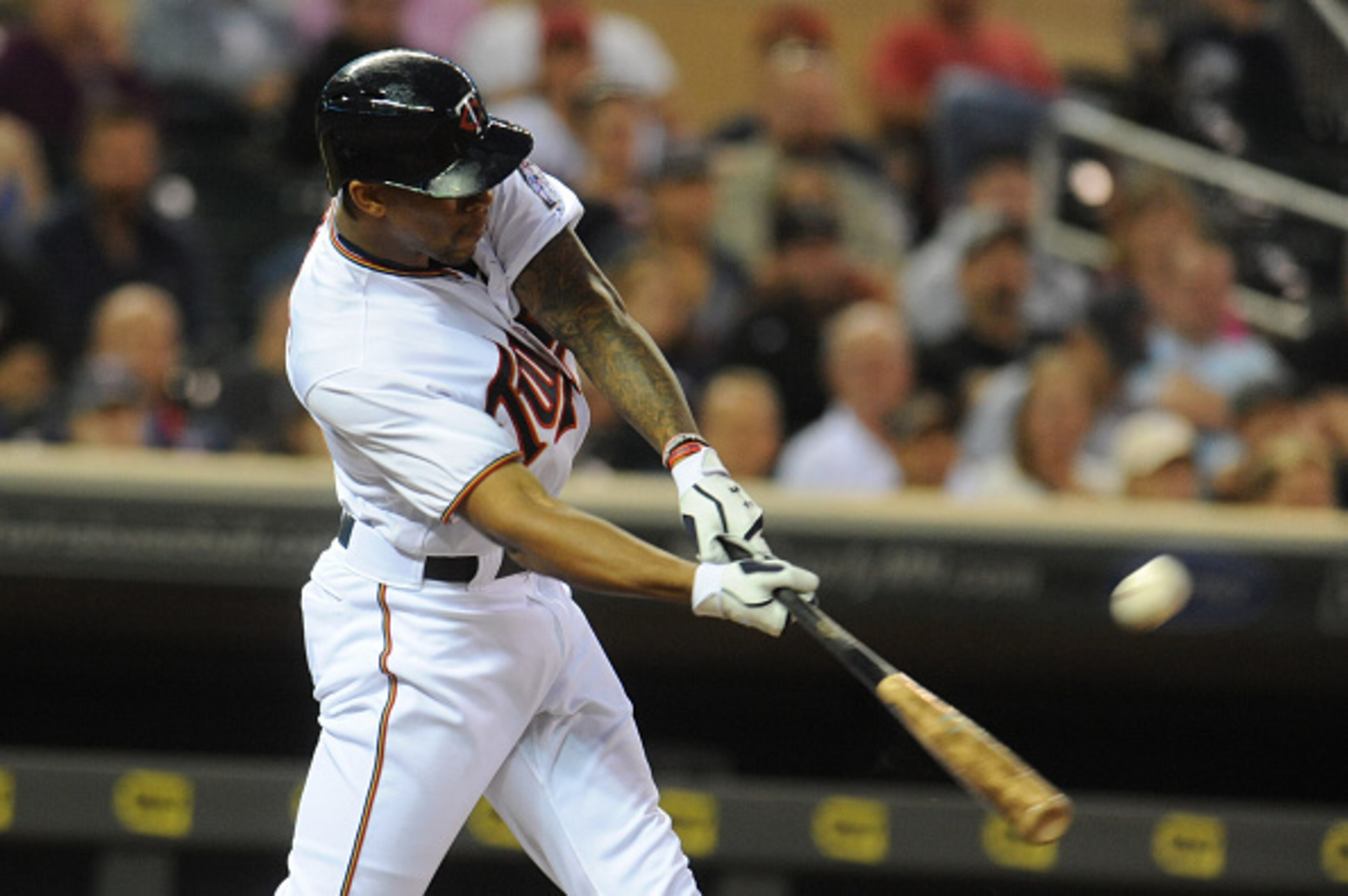 MINNEAPOLIS, MN - SEPTEMBER 01: Center fielder Byron Buxton #25 of the Minnesota Twins hits a home run scoring three runs against the Chicago White Sox at Target Field on September 1, 2016 in Minneapolis, Minnesota. (Photo by Marilyn Indahl/Getty Images)