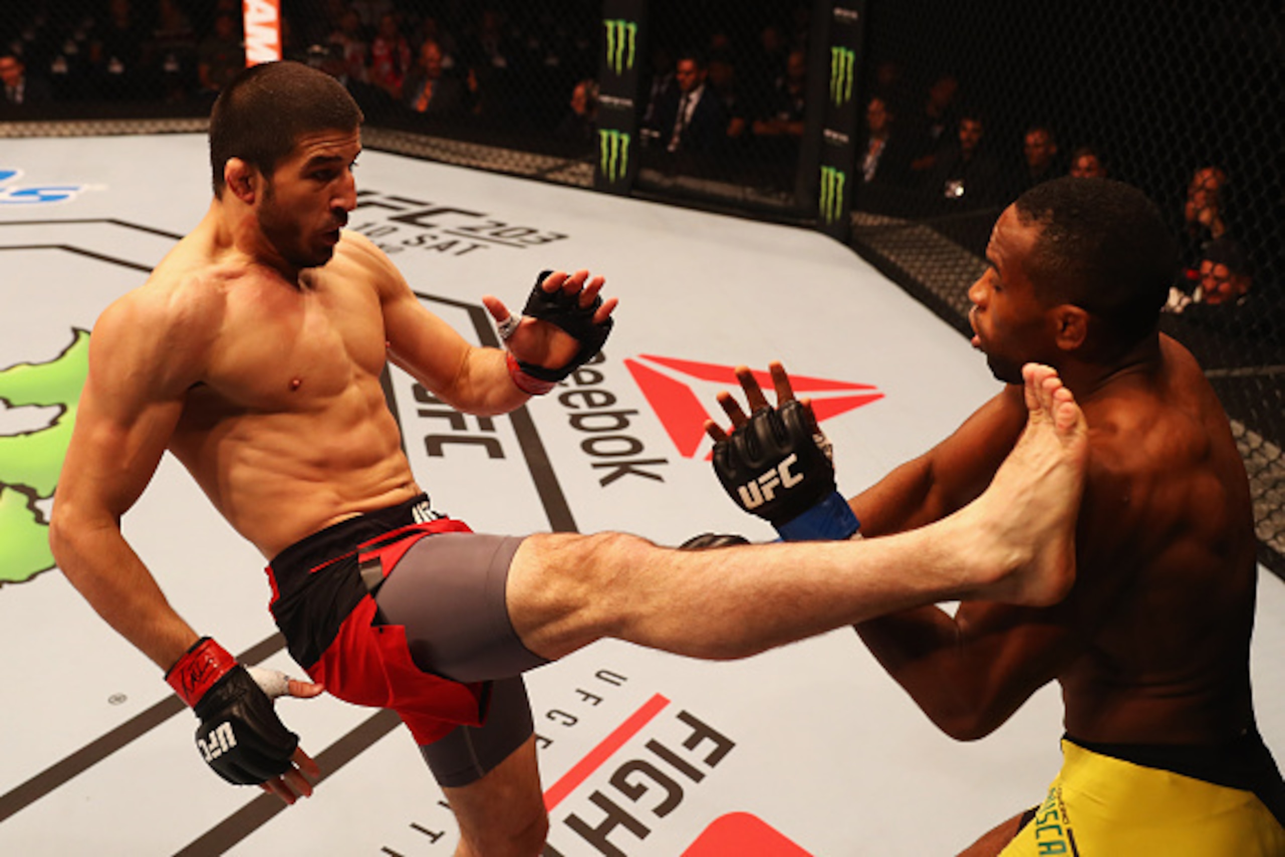 Rustam Khabilov (left) kicks Leandro Silva.