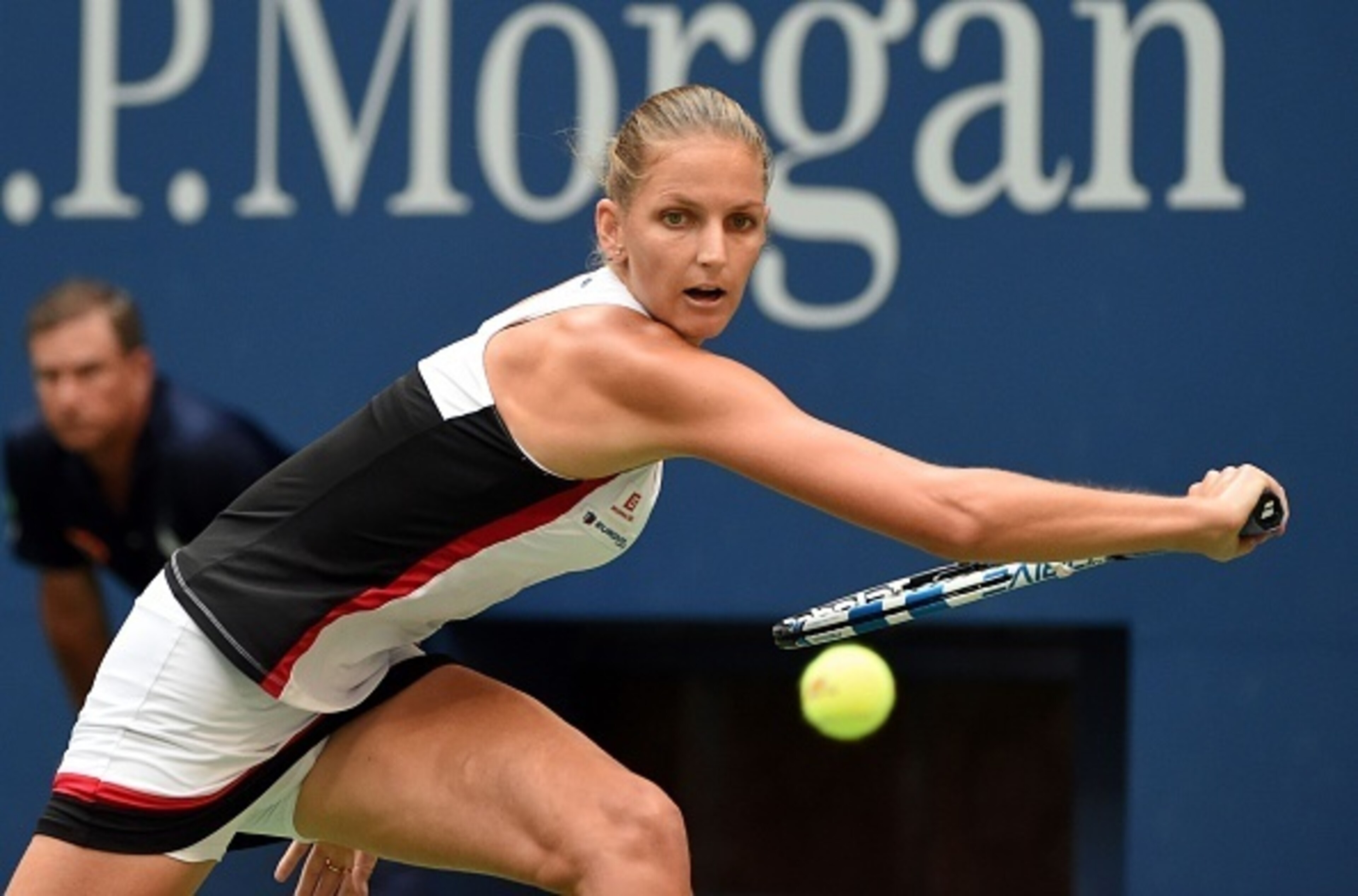 Karolina Pliskova tries a backhand slice during the final of the 2016 U.S. Open.