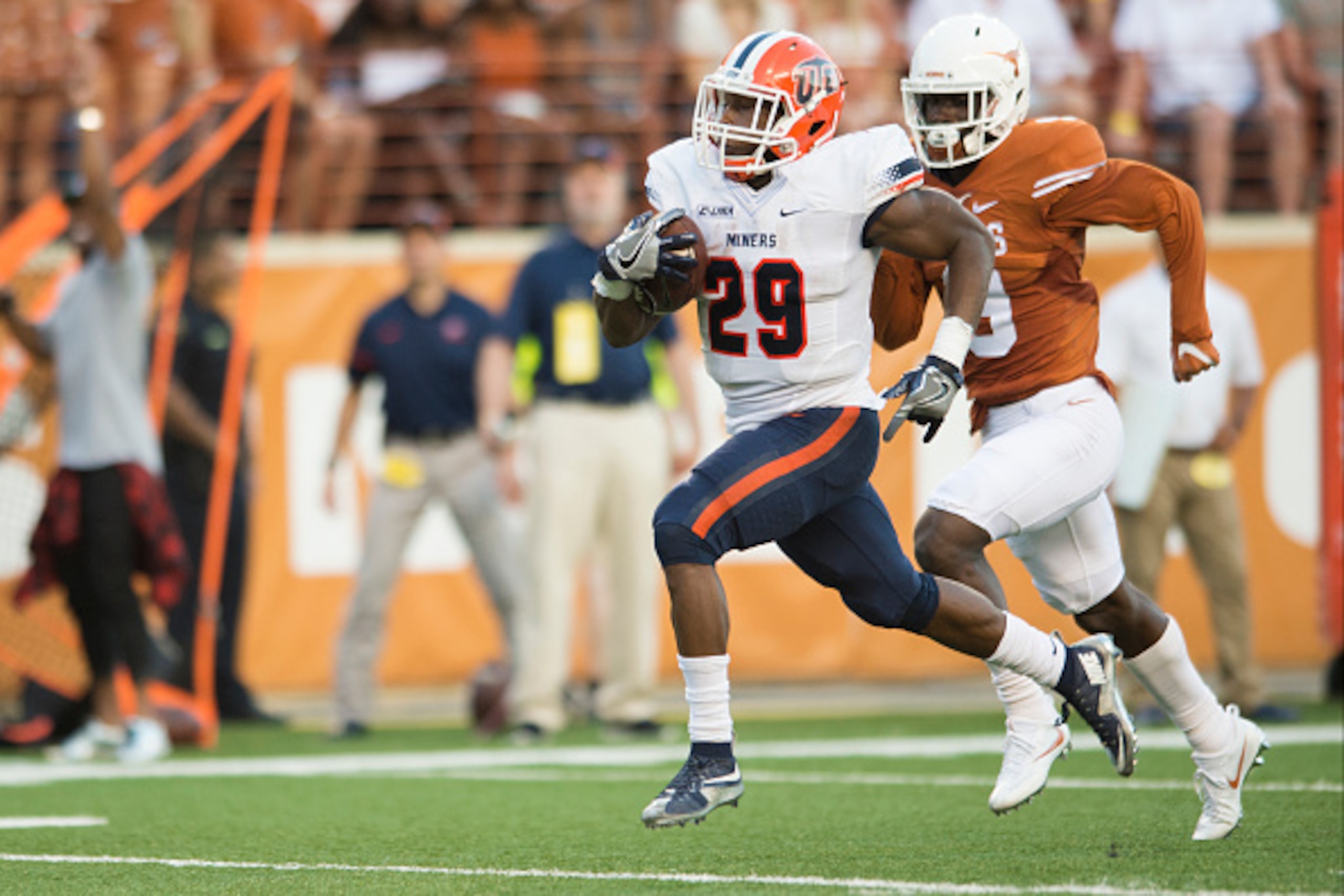 UTEP running back Aaron Jones