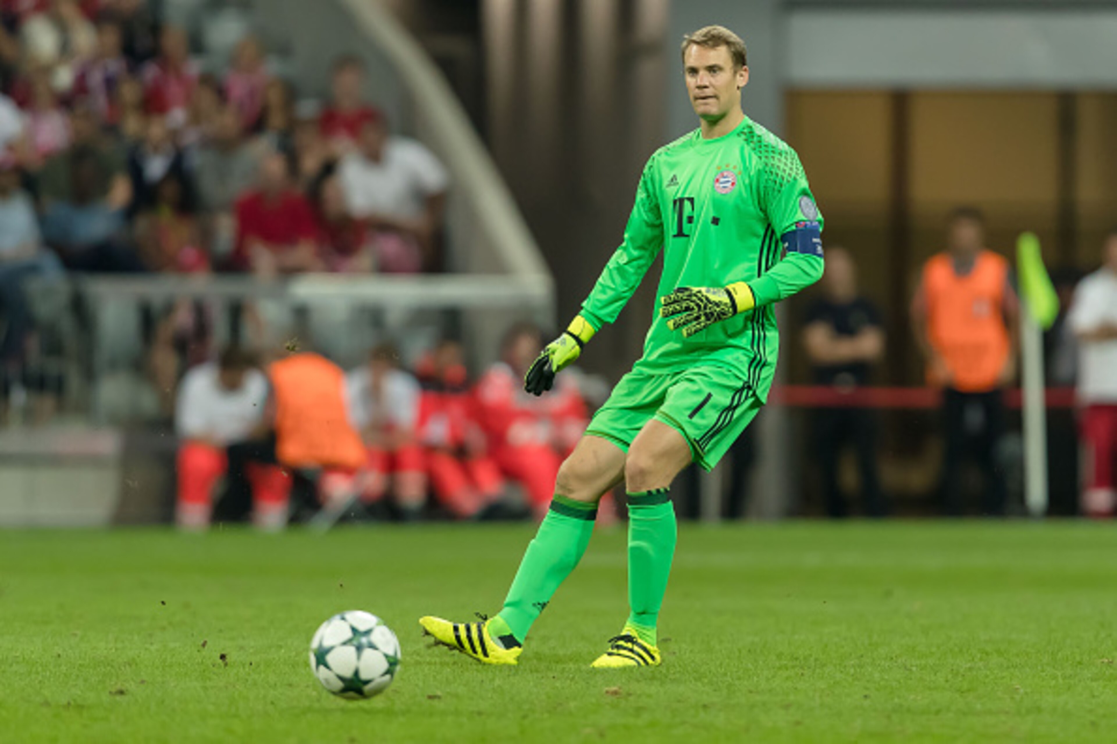 Munich, Germany 13.09.2016, UEFA Champions League - 2016/17 Season, Group D - Matchday 1,  FC Bayern Muenchen - FC Rostov,  Torwart Manuel Neuer (FCB)   (Photo by TF-Images/Getty Images)