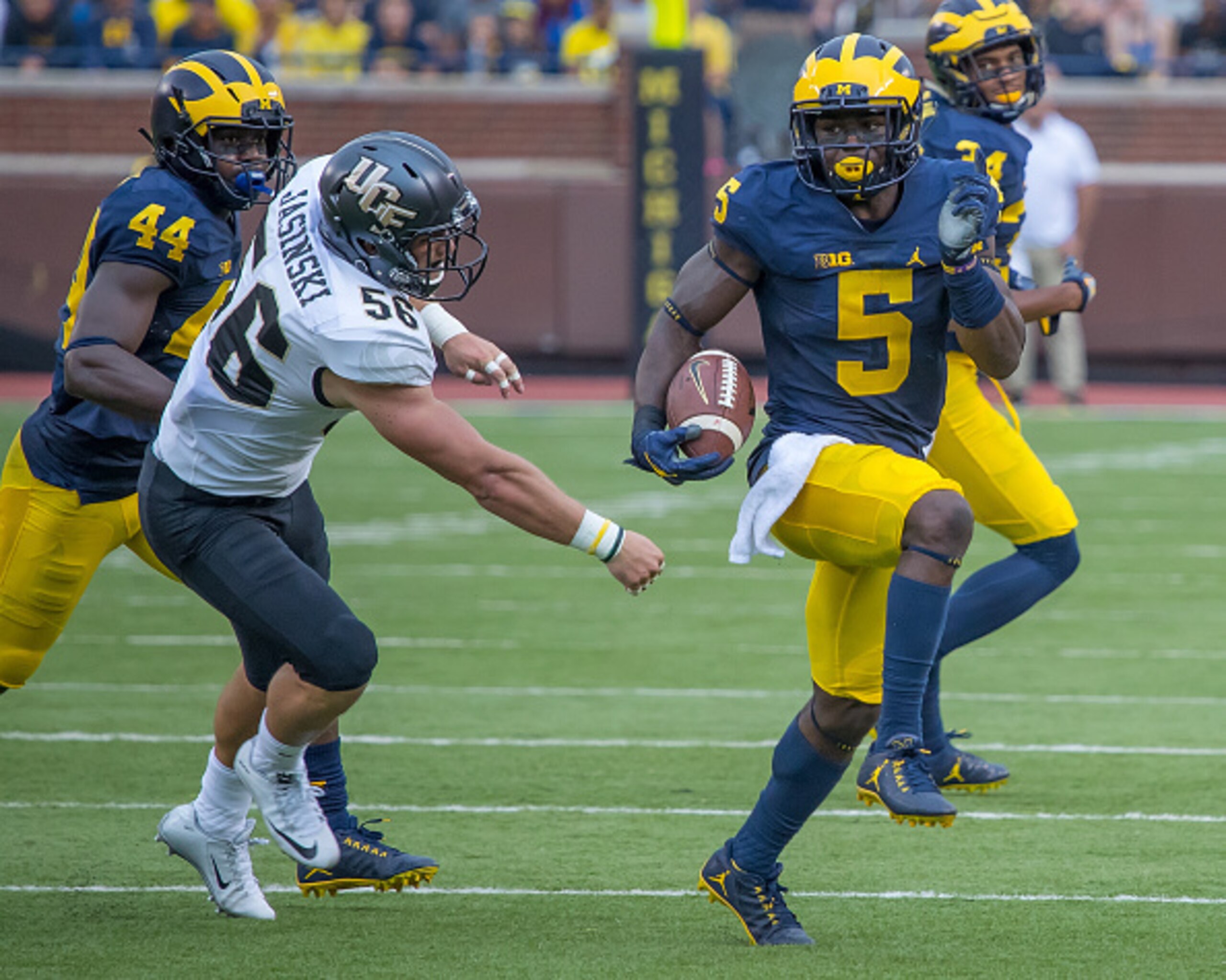 Jabrill Peppers does a little of everything for Michigan.