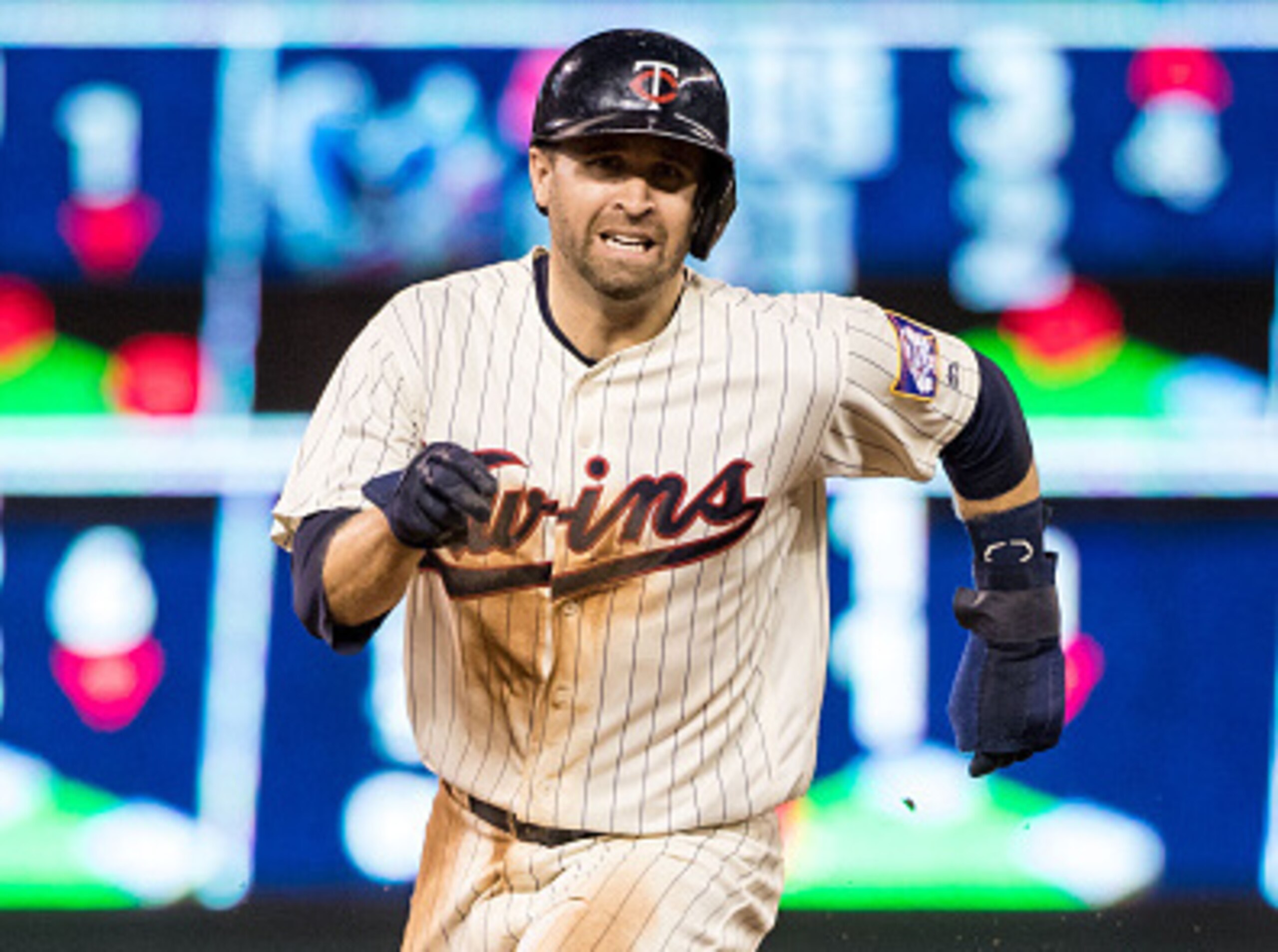 MINNEAPOLIS, MN- SEPTEMBER 07: Brian Dozier #2 of the Minnesota Twins runs against the Kansas City Royals on September 7, 2016 at Target Field in Minneapolis, Minnesota. The Twins defeated the Royals 6-5. (Photo by Brace Hemmelgarn/Minnesota Twins/Getty I