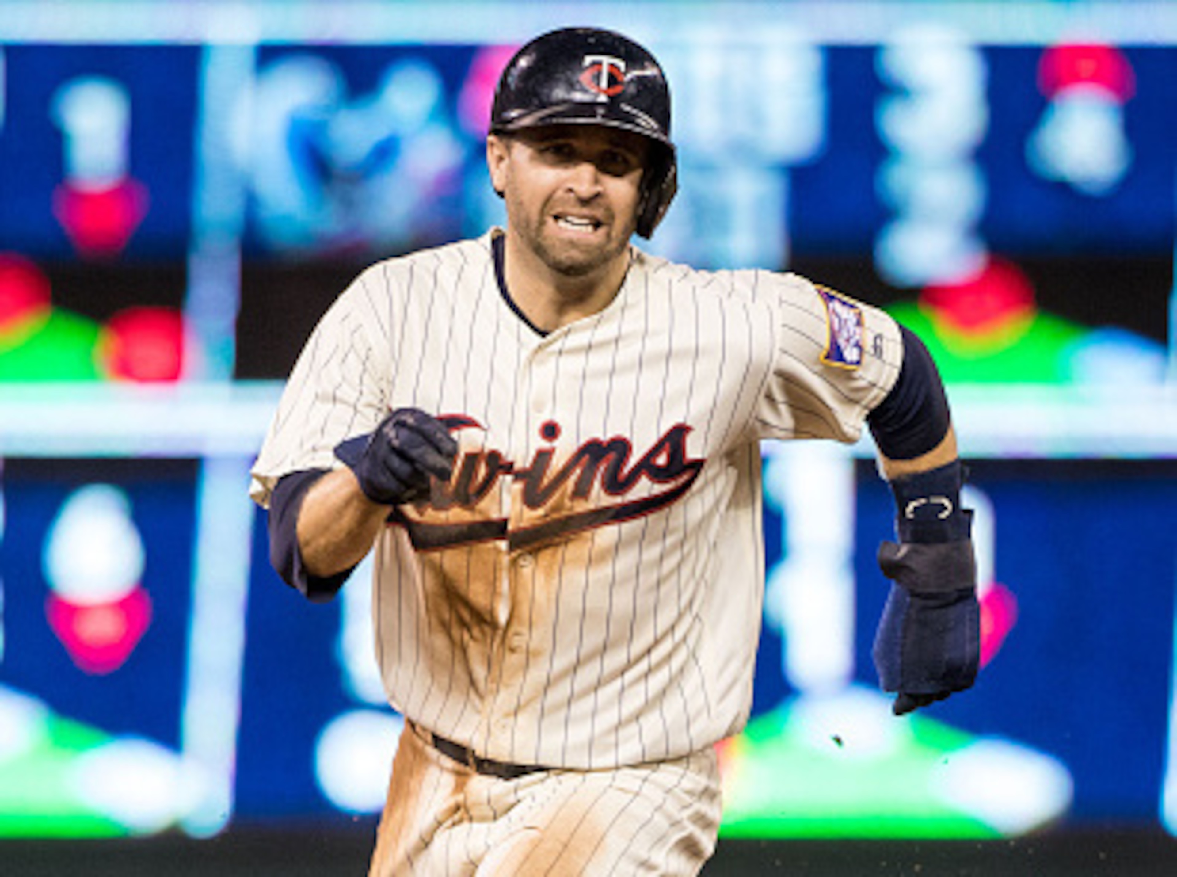 MINNEAPOLIS, MN- SEPTEMBER 07: Brian Dozier #2 of the Minnesota Twins runs against the Kansas City Royals on September 7, 2016 at Target Field in Minneapolis, Minnesota. The Twins defeated the Royals 6-5. (Photo by Brace Hemmelgarn/Minnesota Twins/Getty I MINNEAPOLIS, MN- SEPTEMBER 07: Brian Dozier #2 of the Minnesota Twins runs against the Kansas City Royals on September 7, 2016 at Target Field in Minneapolis, Minnesota. The Twins defeated the Royals 6-5. (Photo by Brace Hemmelgarn/Minnesota Twins/Getty I