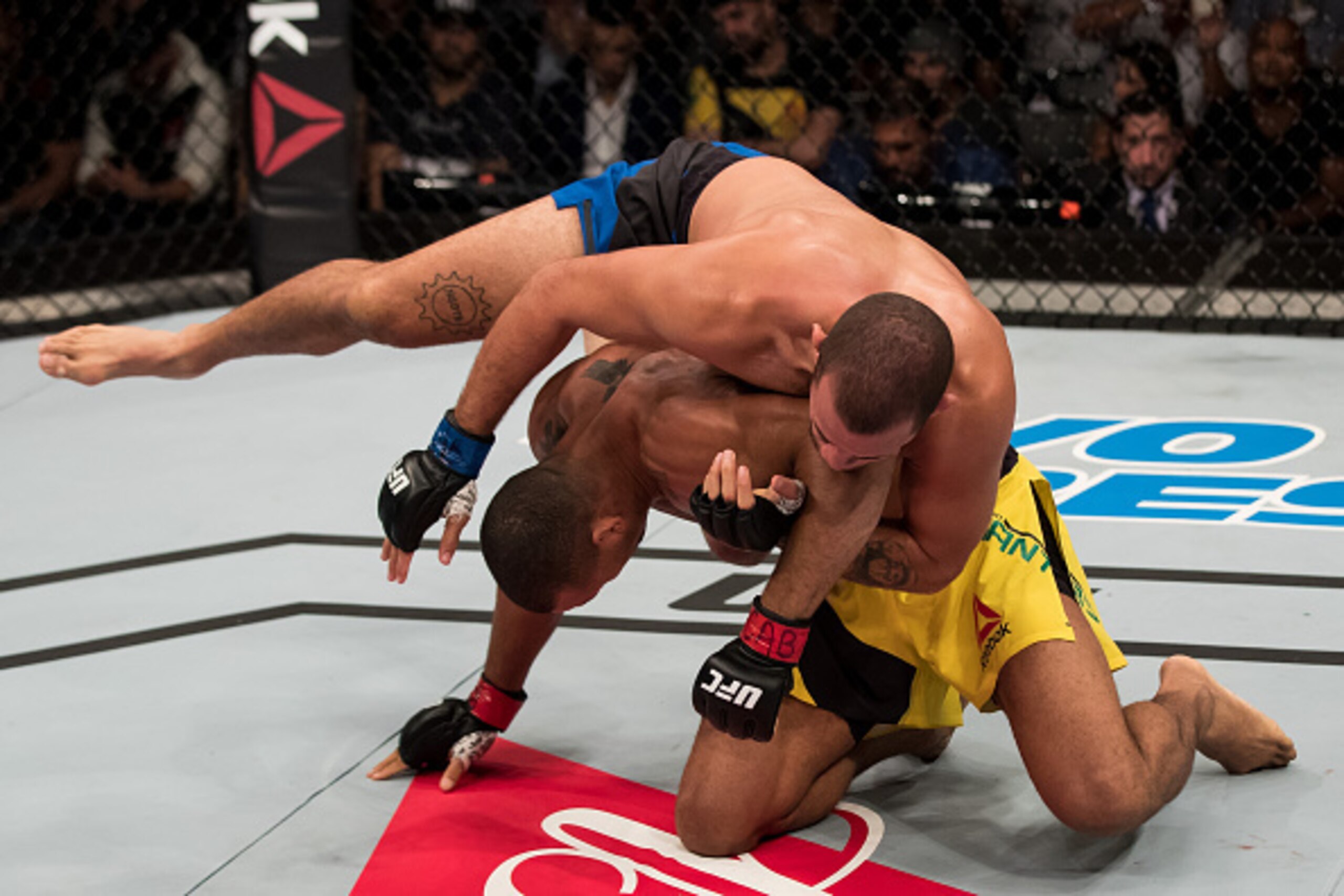 Thiago Santos (bottom) and Eric Spicely (top)