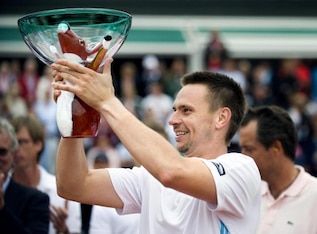 Robin Soderling shows off his trophy after winning the 2009 Swedish Open.