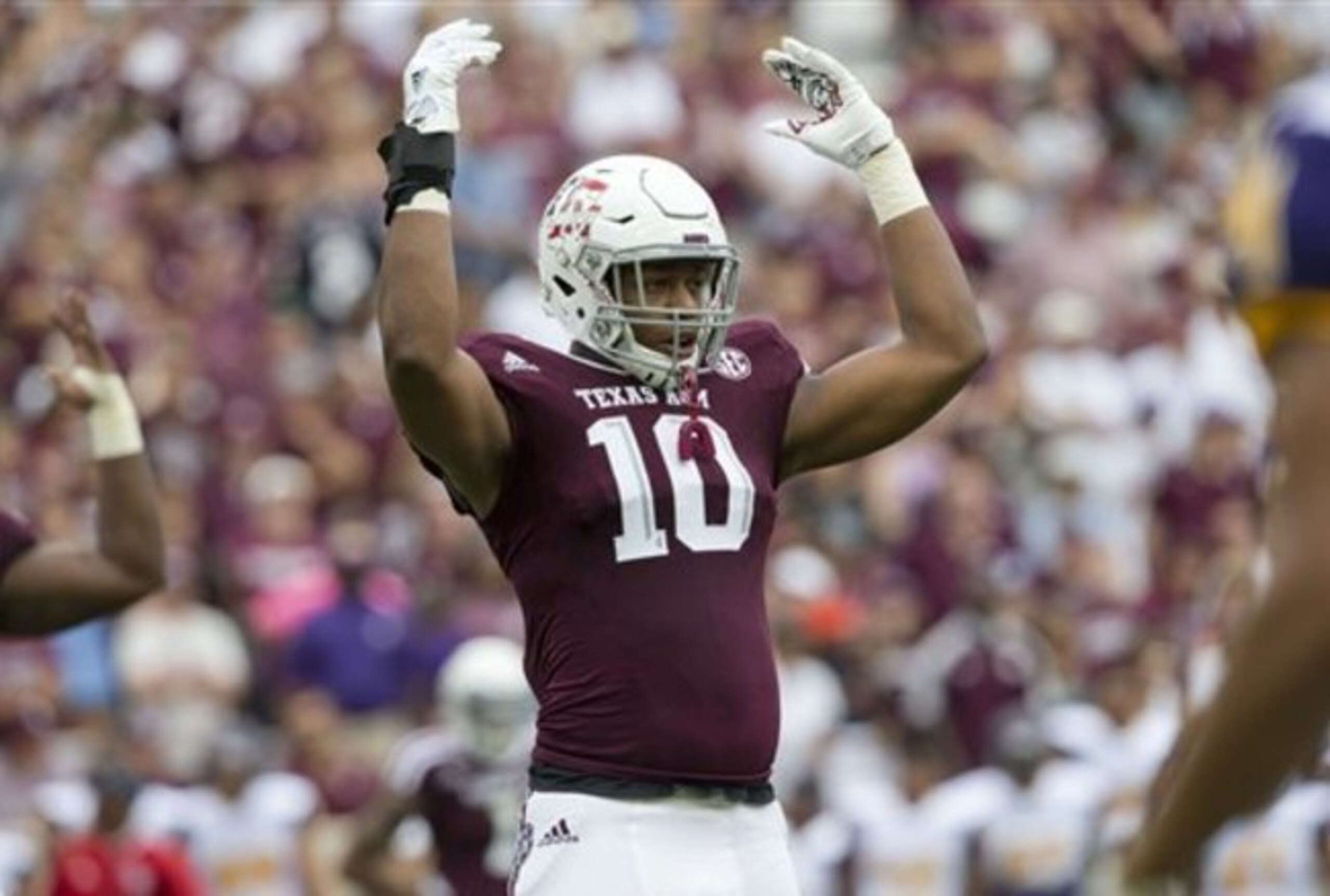 Daeshon Hall