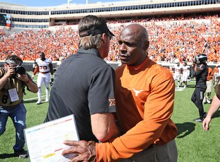 Texas' defense is giving Charlie Strong major problems.
