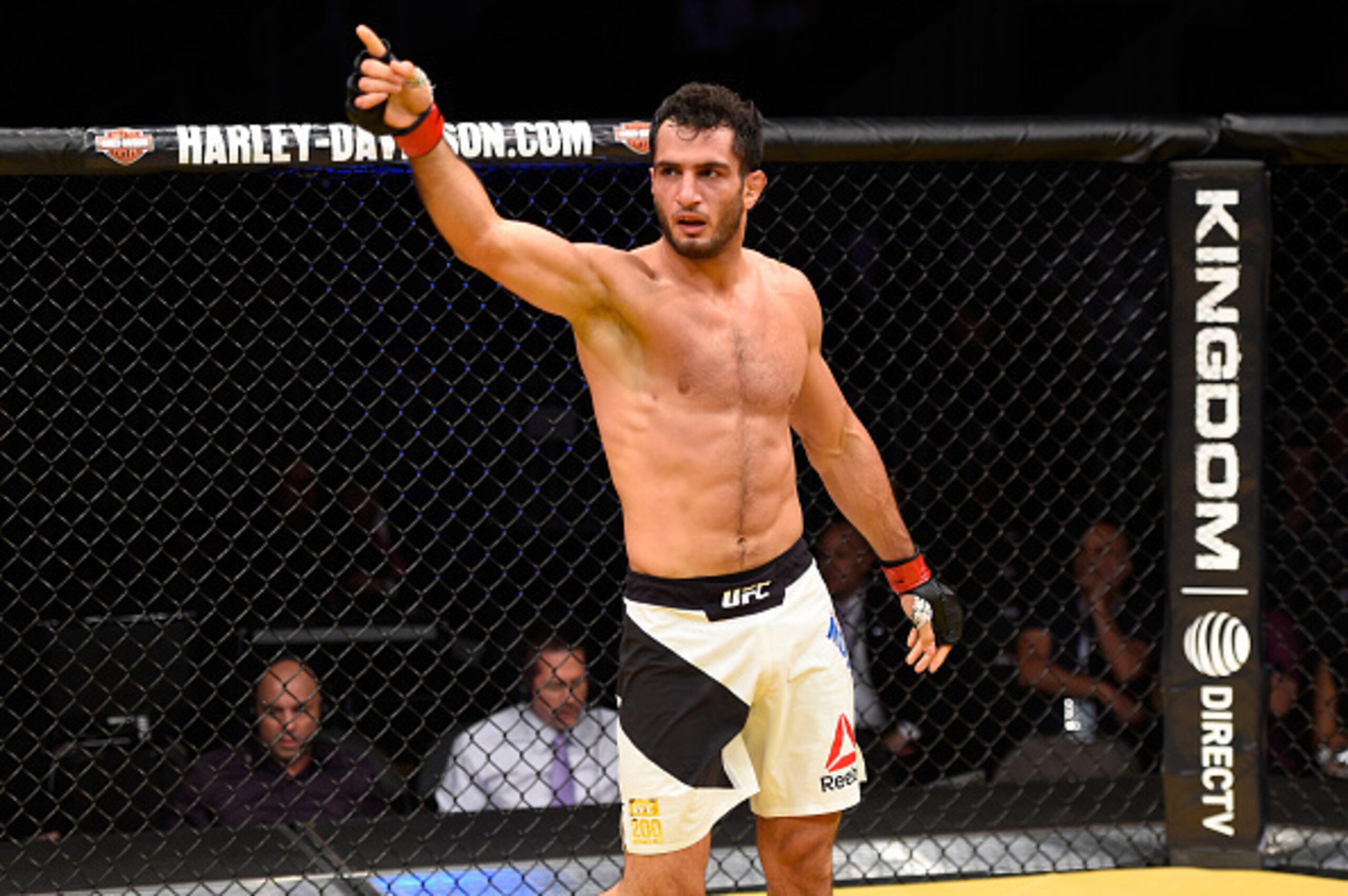 Mousasi has the edge everywhere against Belfort.