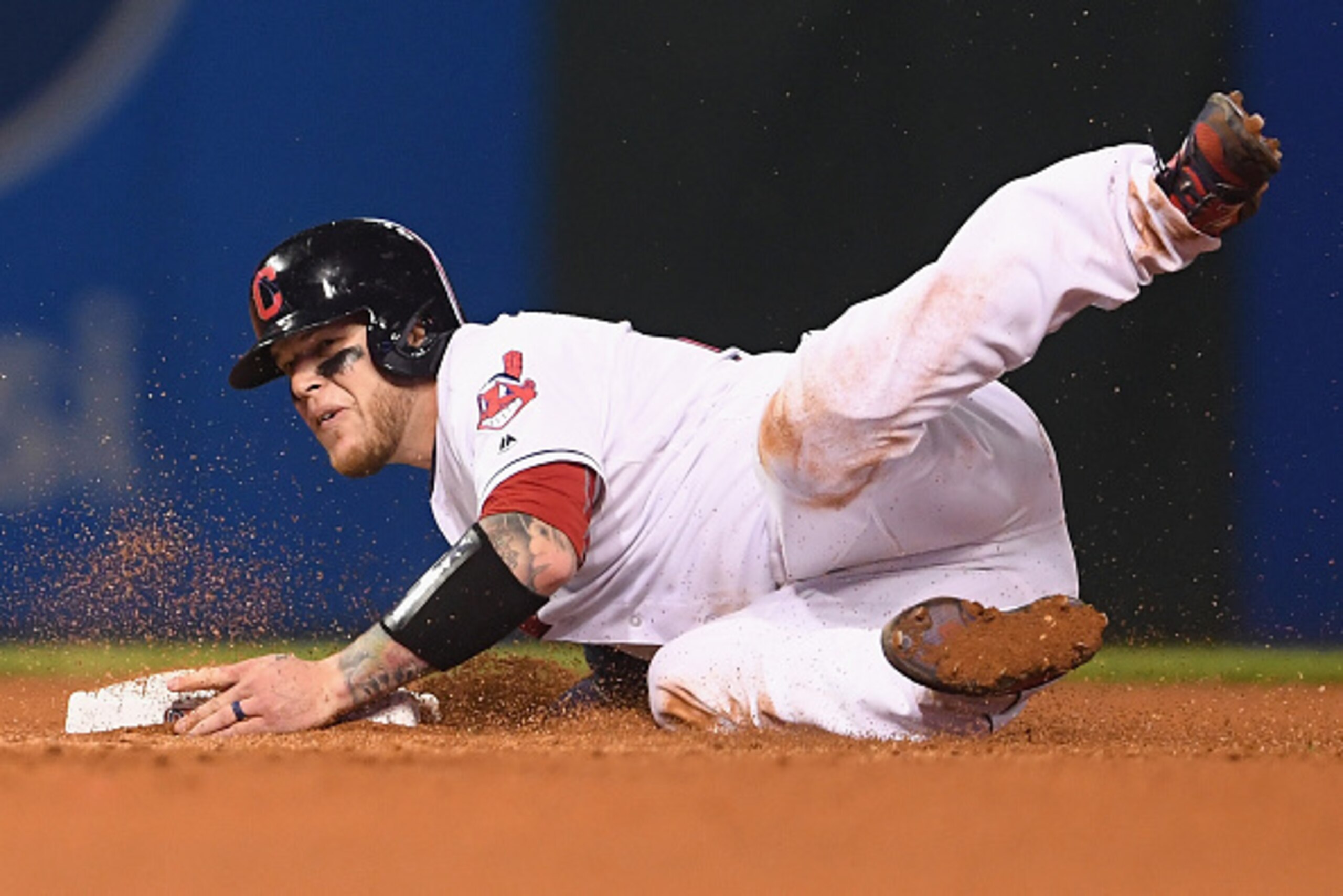 Roberto Perez made two huge baserunning plays in Game 1.