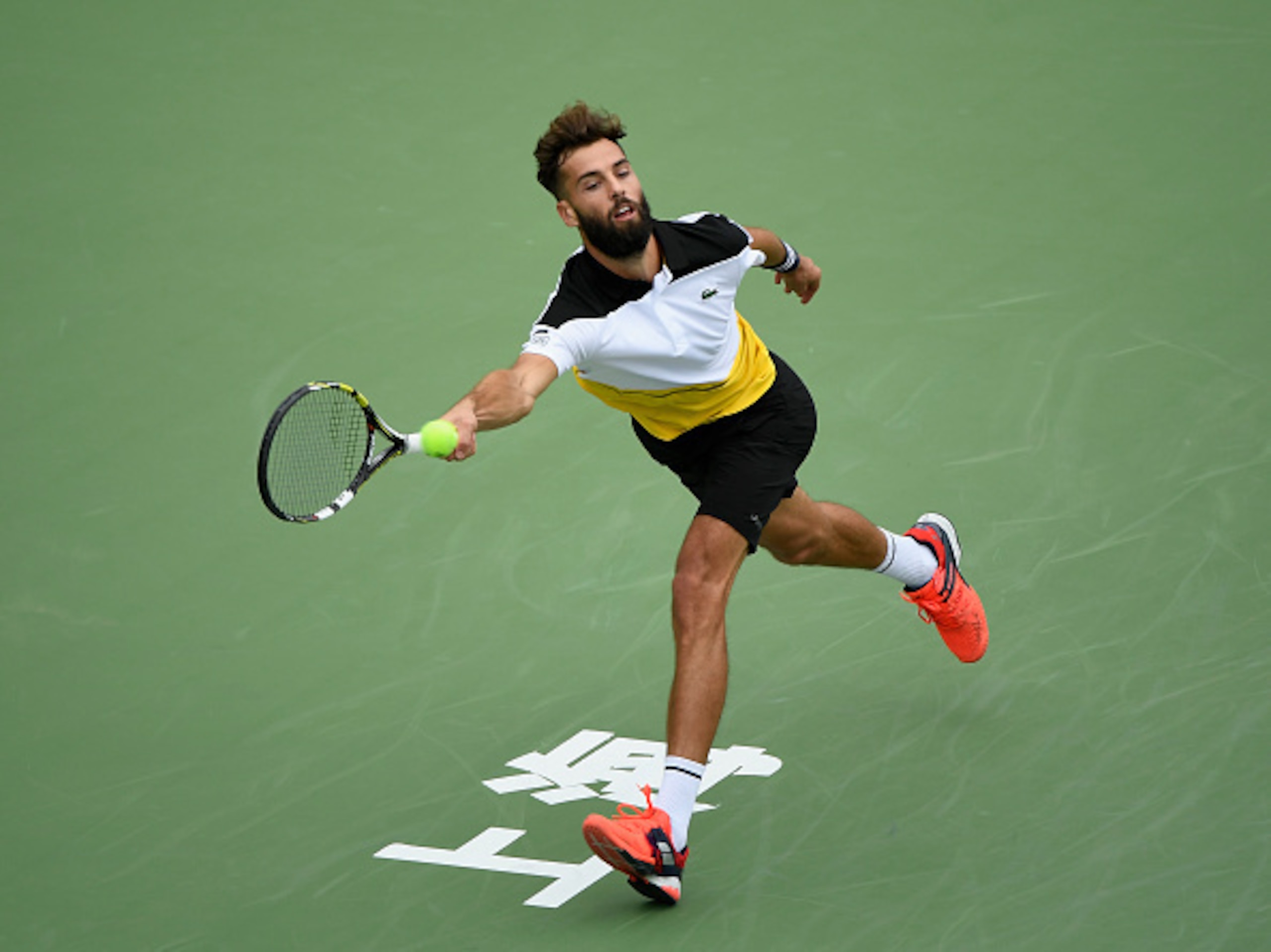 Benoit Paire hits a running forehand during the 2016 Shanghai Masters.