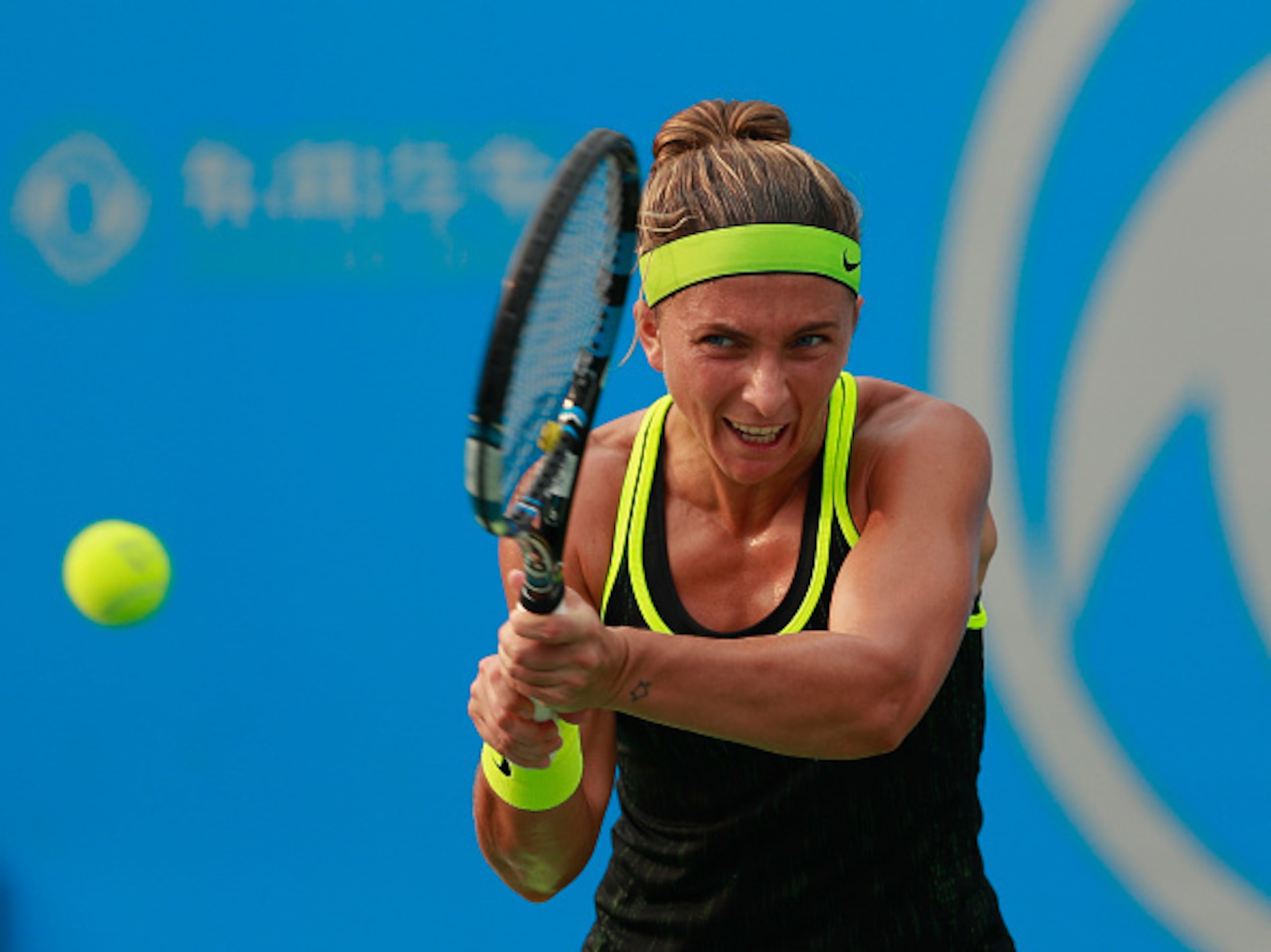 Sara Errani hits a backhand during the 2016 Wuhan Open in China.