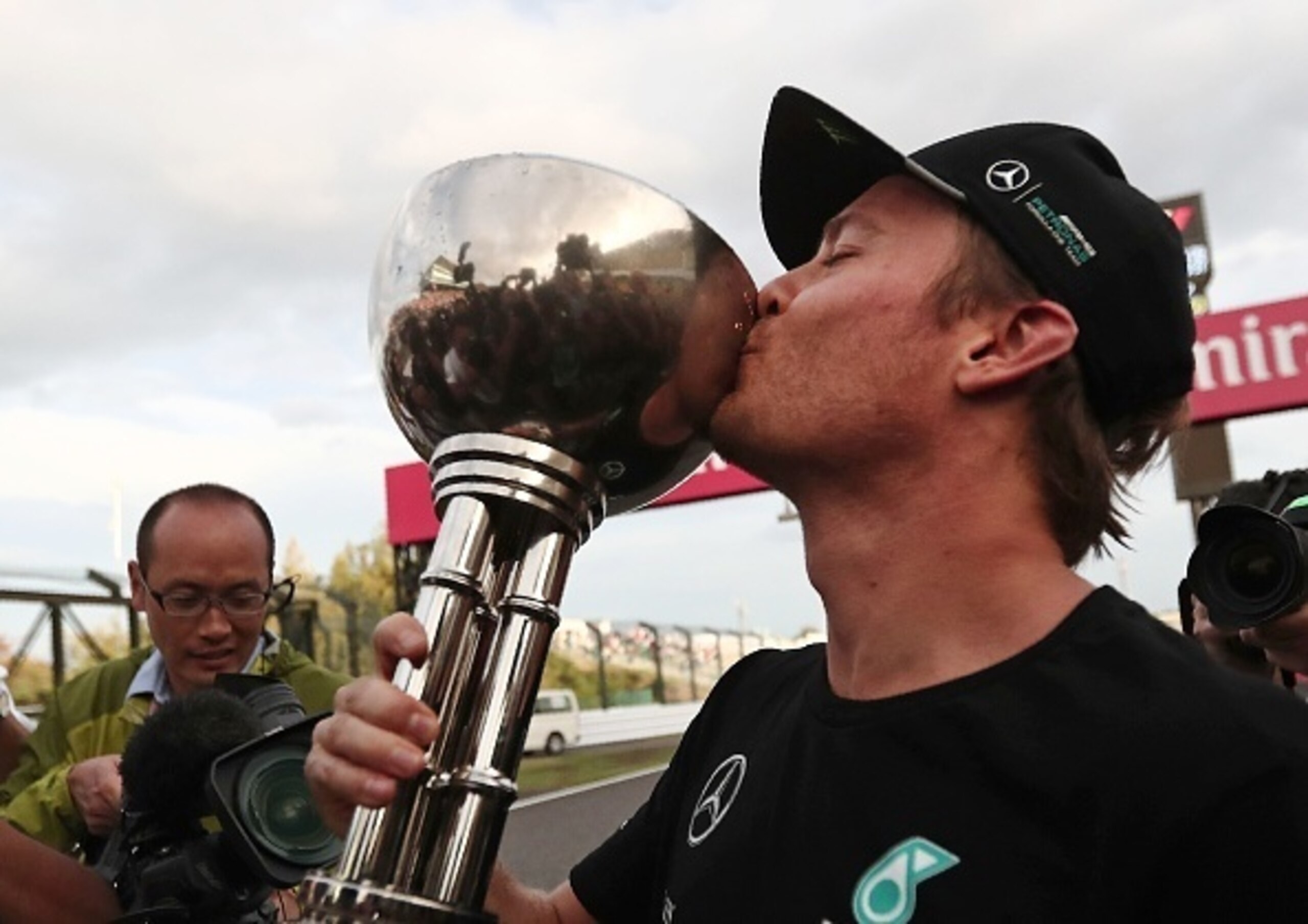 Nico Rosberg, the championship leader, celebrates his victory in Japan.