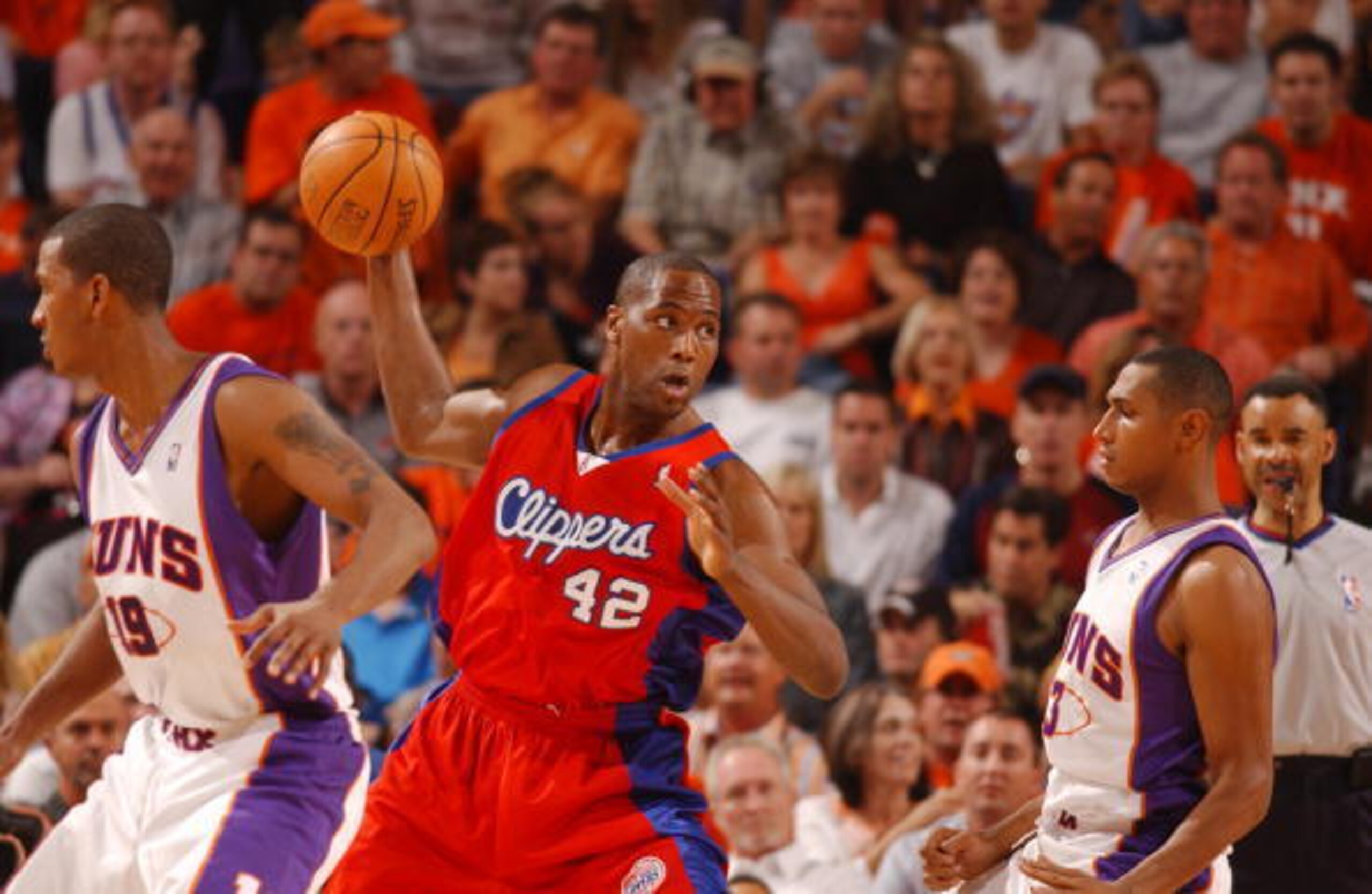 Elton Brand guided the Los Angeles Clippers to a seven-game series over the favored Phoenix Suns 10 years ago.