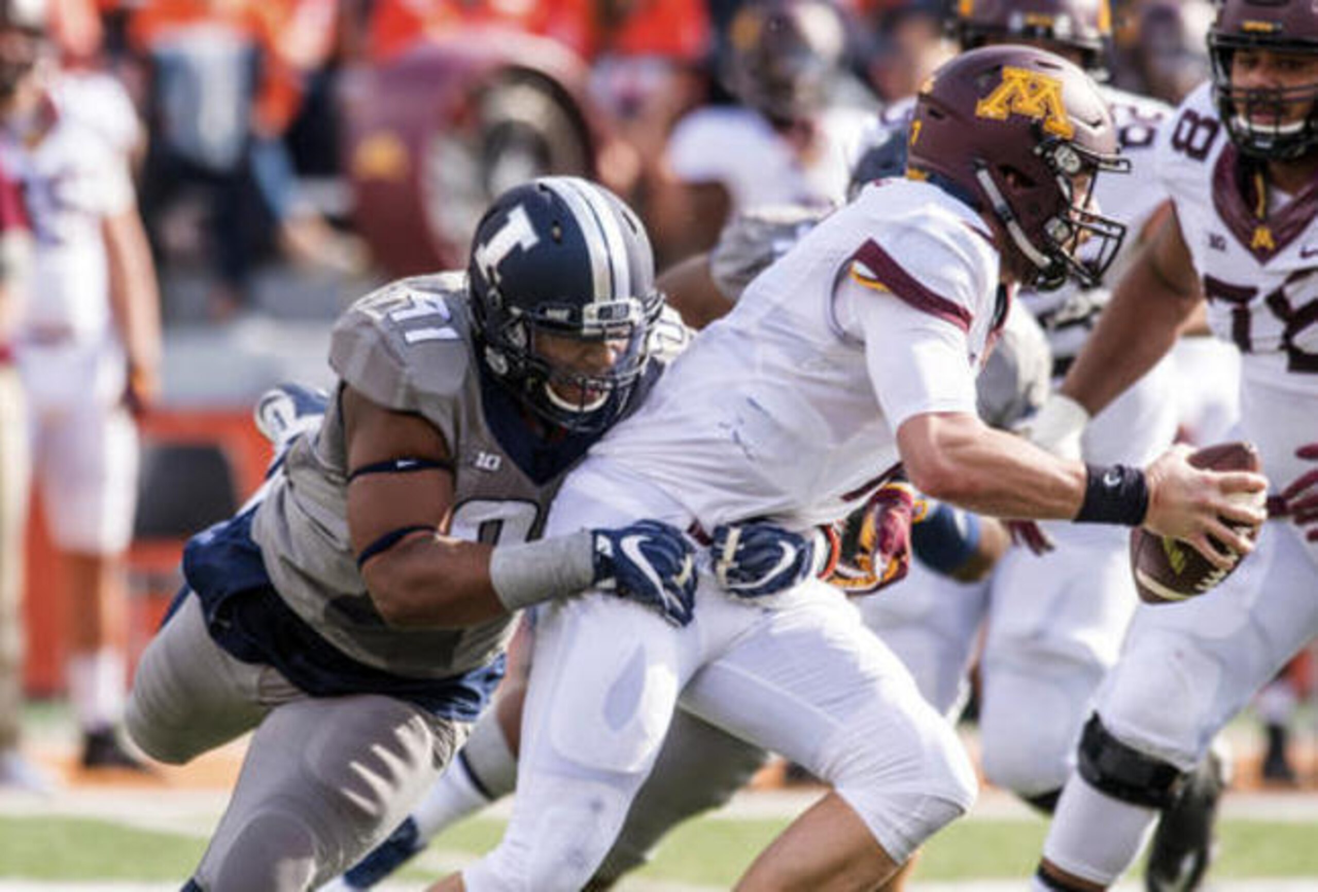 Illinois' Dawuane Smoot rushing the quarterback