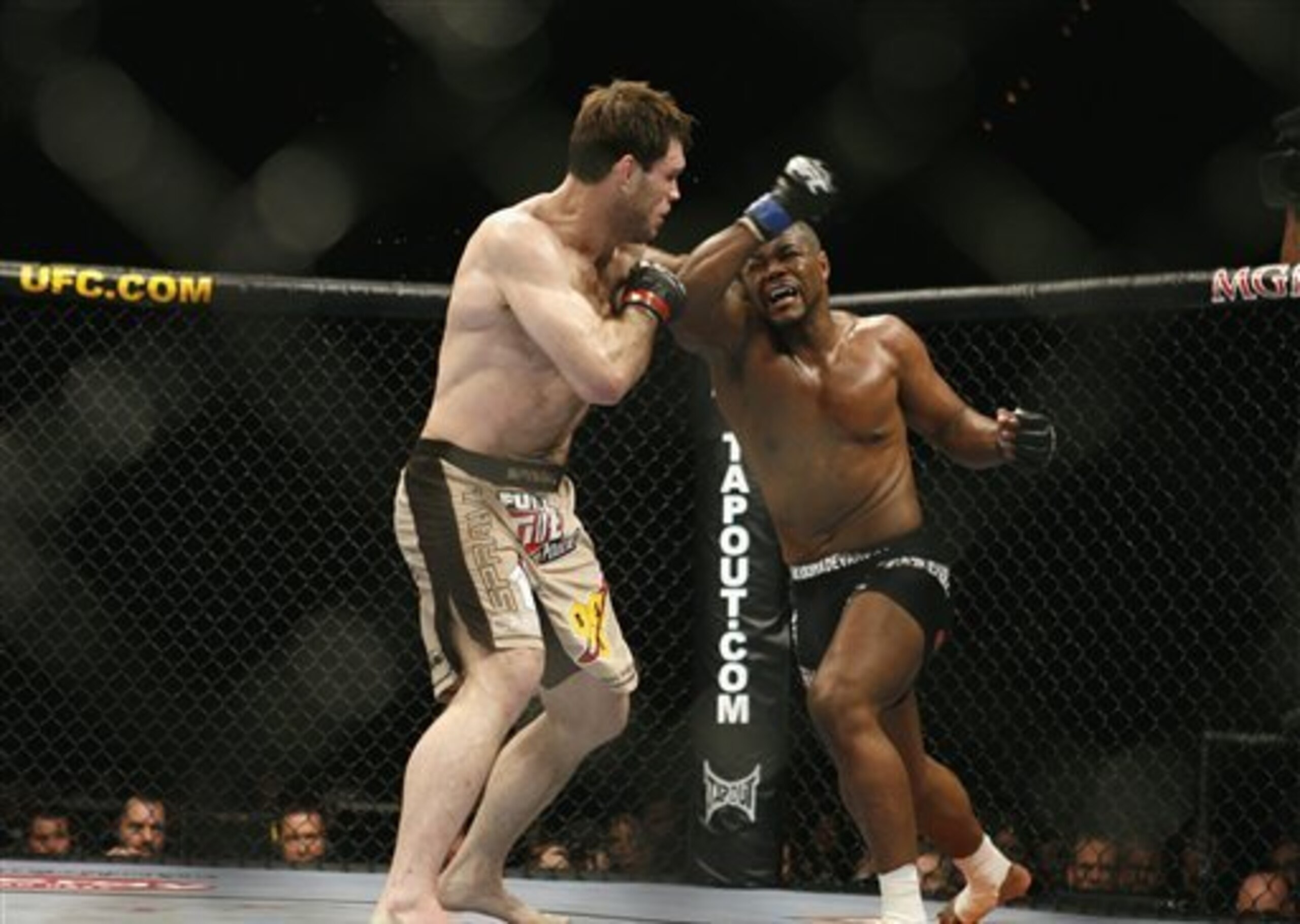Evans captured the light heavyweight title with a knockout.