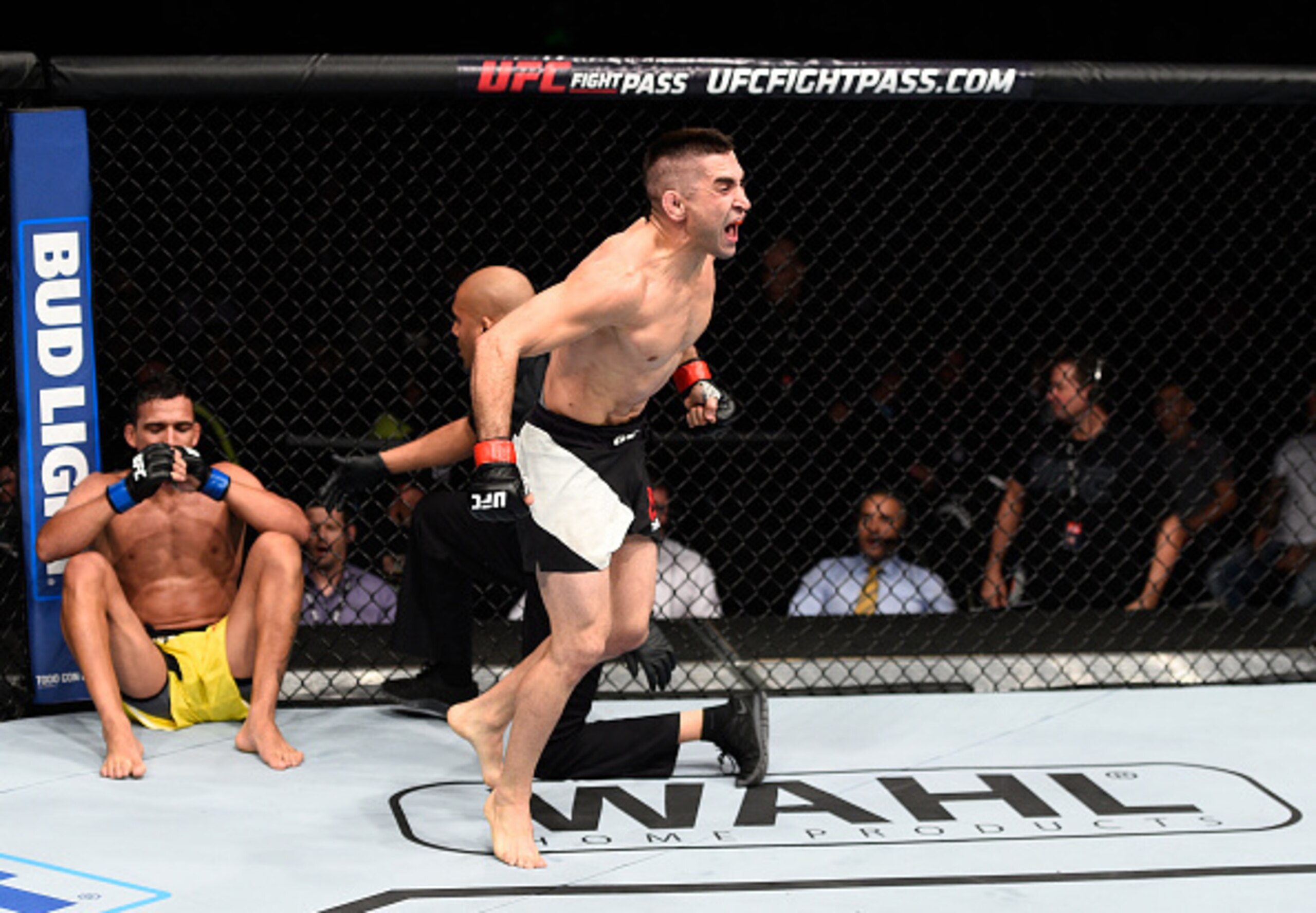 Charles Oliveira (left) and Ricardo Lamas