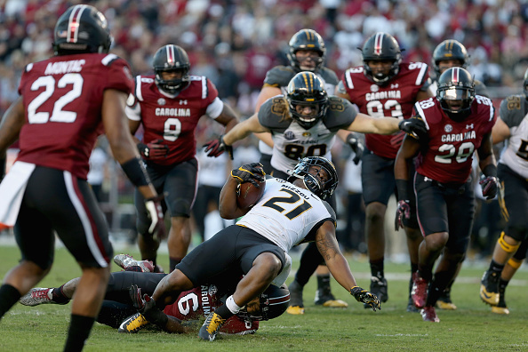South Carolina's Chris Moody (No. 6) makes a stop against Missouri.