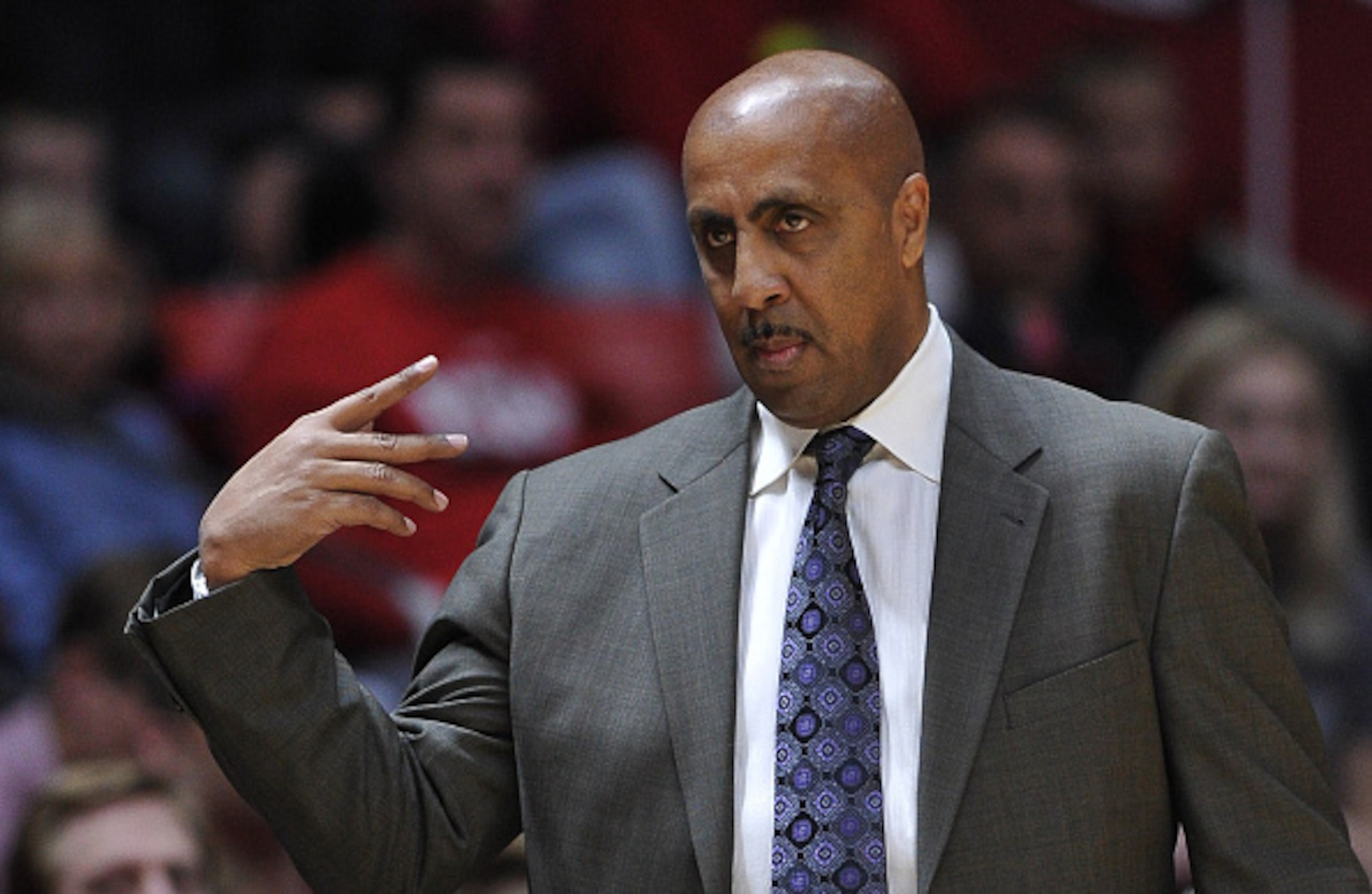 Lorenzo Romar has seen more than his fair share of losses at Washington.