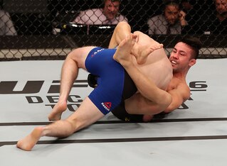 Pedro Munhoz chokes out Justin Scoggins.