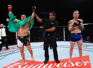 Pedro Munhoz (left) submitted Justin Scoggins.